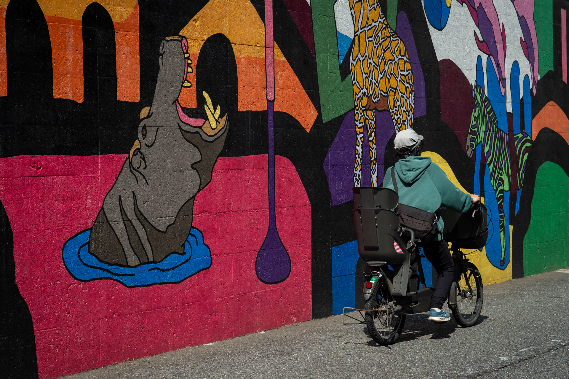 動きのある被写体のスナップを撮ると、はるか昔の仕事を思い出します。撮影を続けてゆくと、置きピンの位置などのコツはこうだったとか、思い出すわけです。<br><span class="fnt-85">ニコン Df／タムロン 90mm F2.5マクロ [Model52BB]／90mm／絞り優先AE（1/1,000秒、F8.0、−0.7EV）／ISO 400</span>