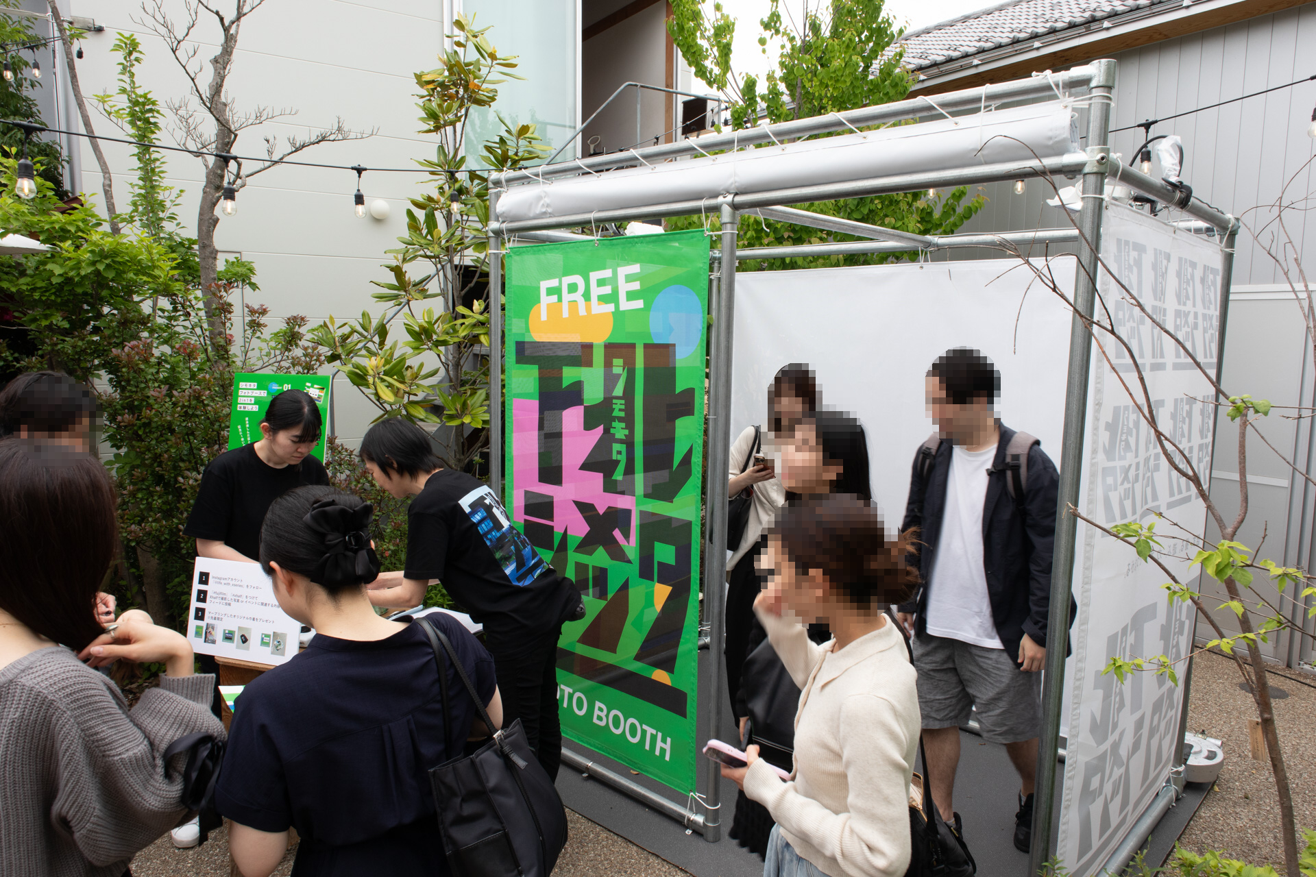 屋根を付けられるシモキタフォトブース。雨が降っても撮影可能とのこと