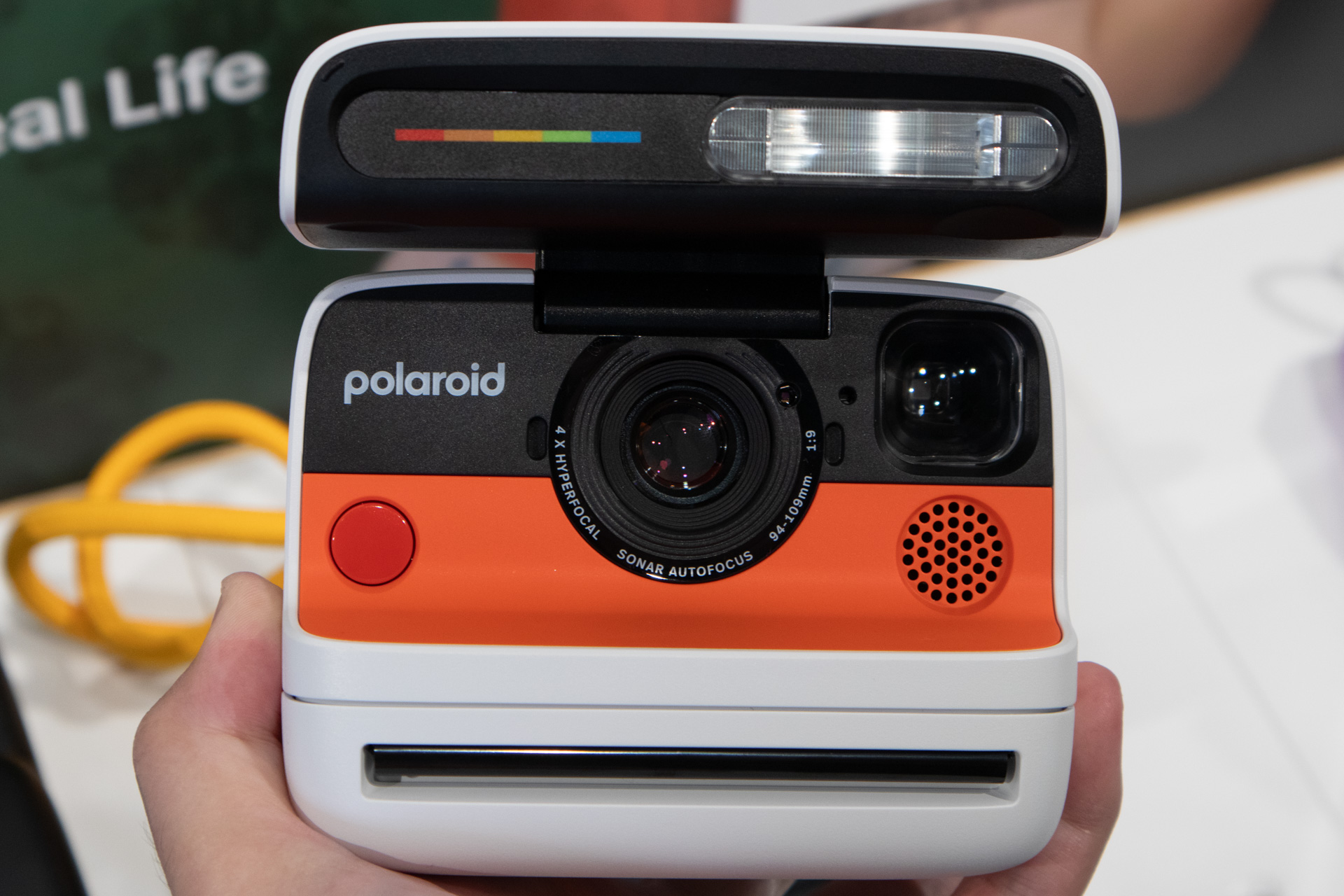 ホワイトモデルはオレンジカラーが目を引く