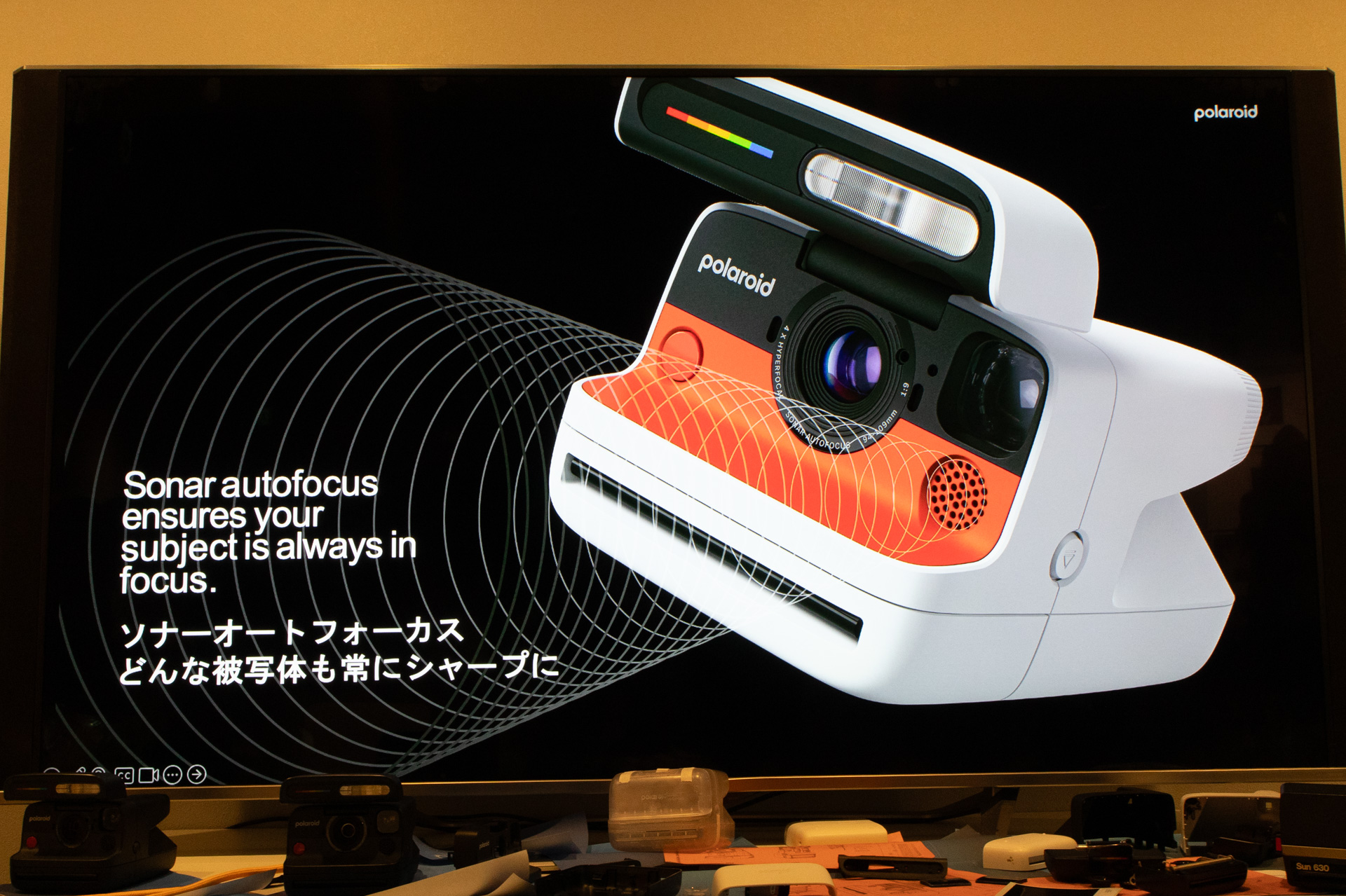 ソナーオートフォーカスは超音波の反射時間で距離を測る