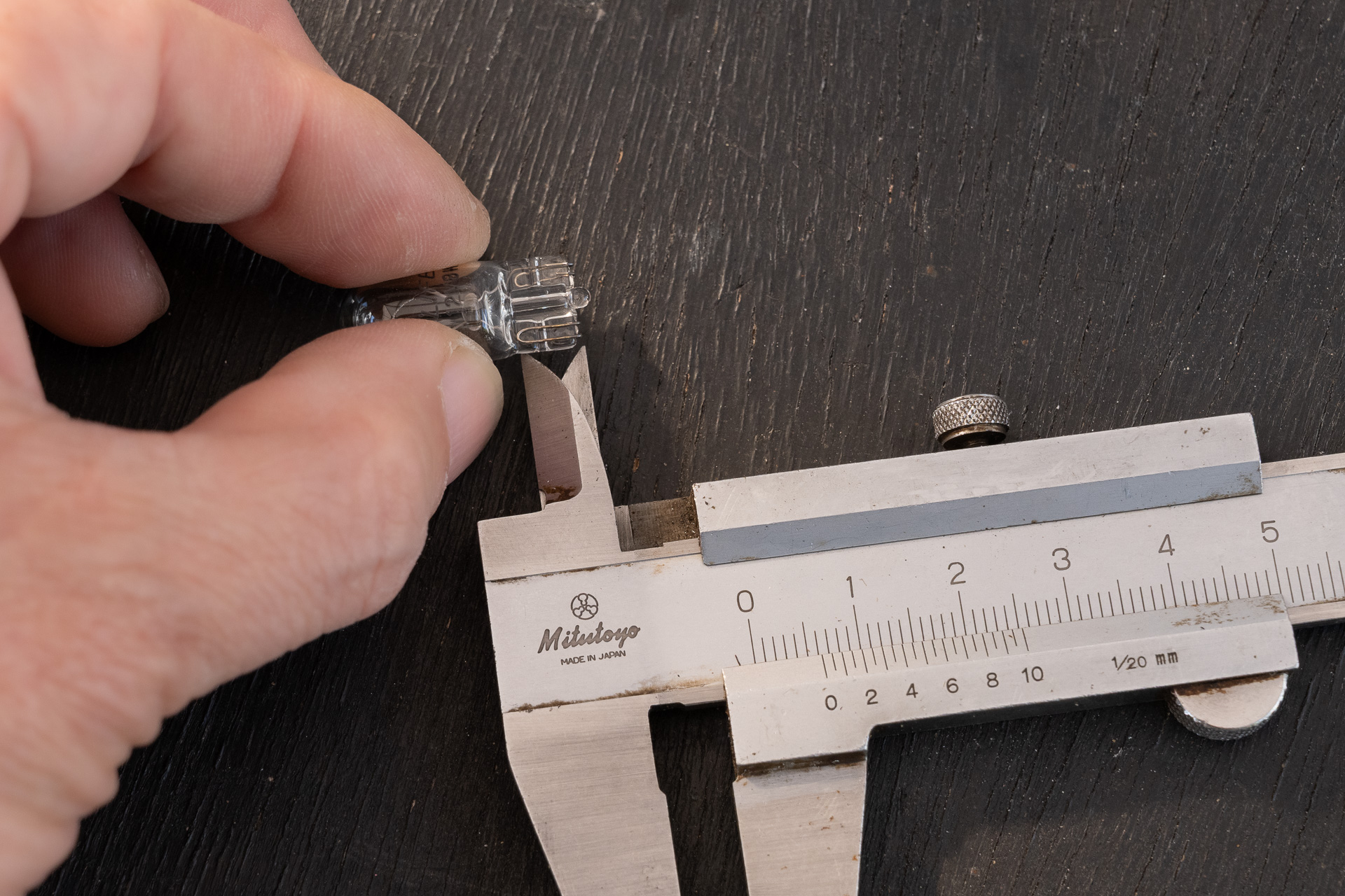 純正のランプの大きさを計りましょうね