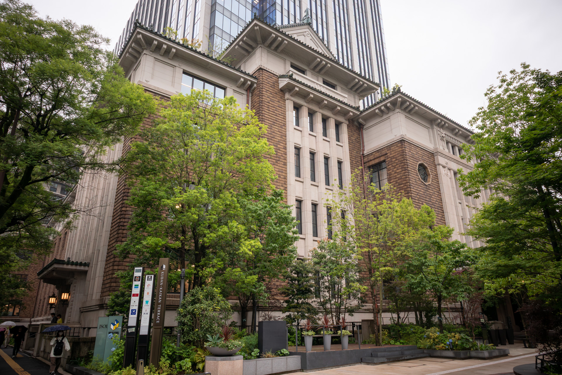 贈呈式は九段会館テラスで行われた