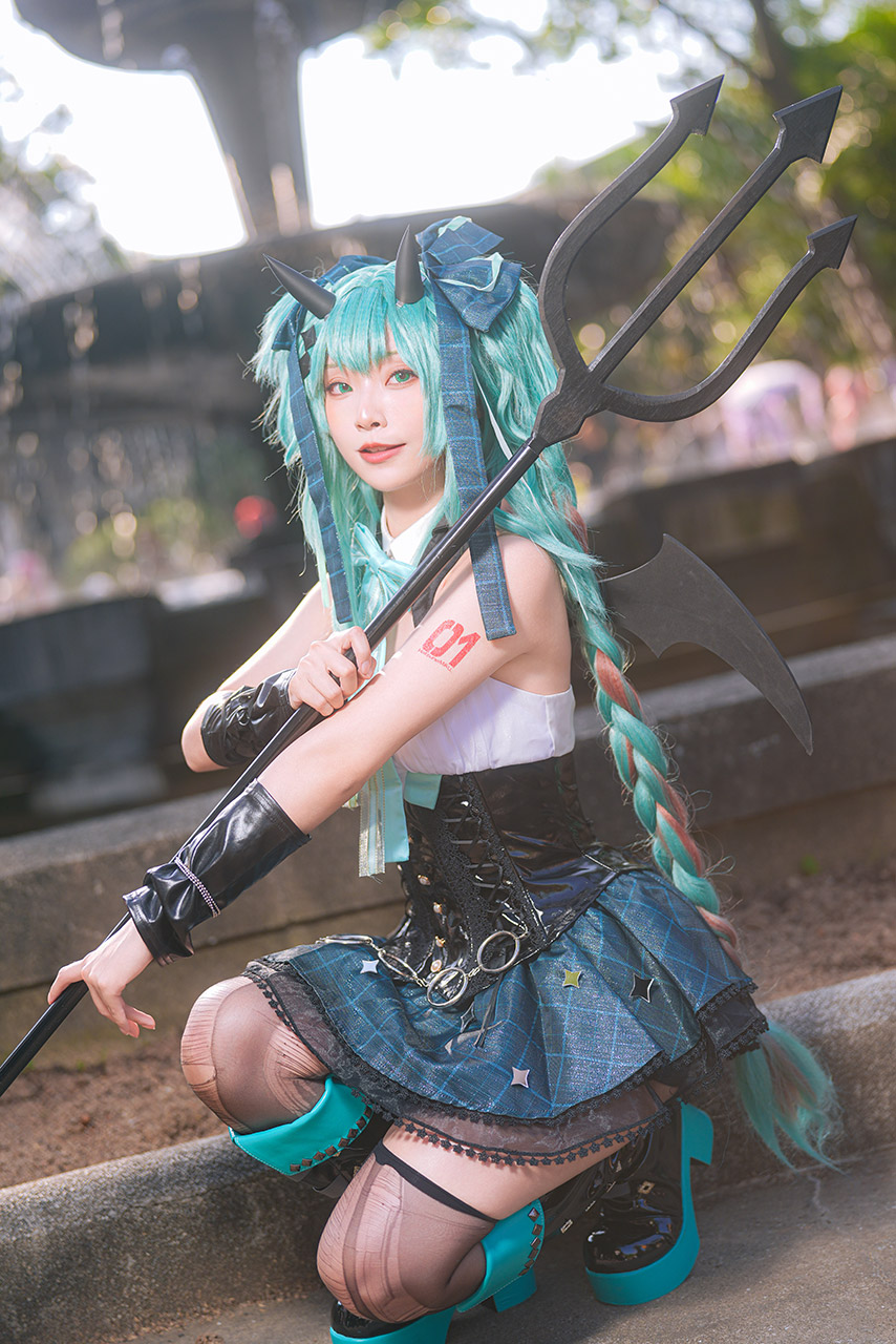 <a href="https://x.com/_shiori08">栞Shiori</a>氏