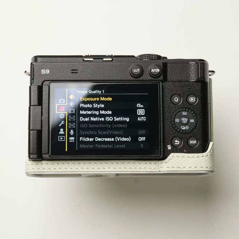 GFX100RF」「LUMIX S9」「PowerShot V1」用の本革ボディケース