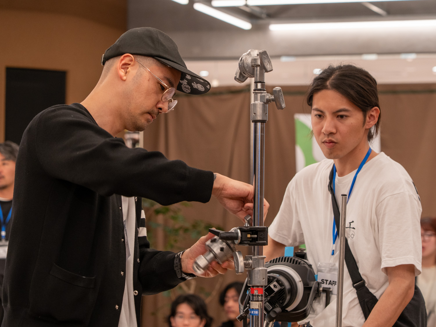 決まったテーマに沿ってその場でライティング設計を組み立てていく