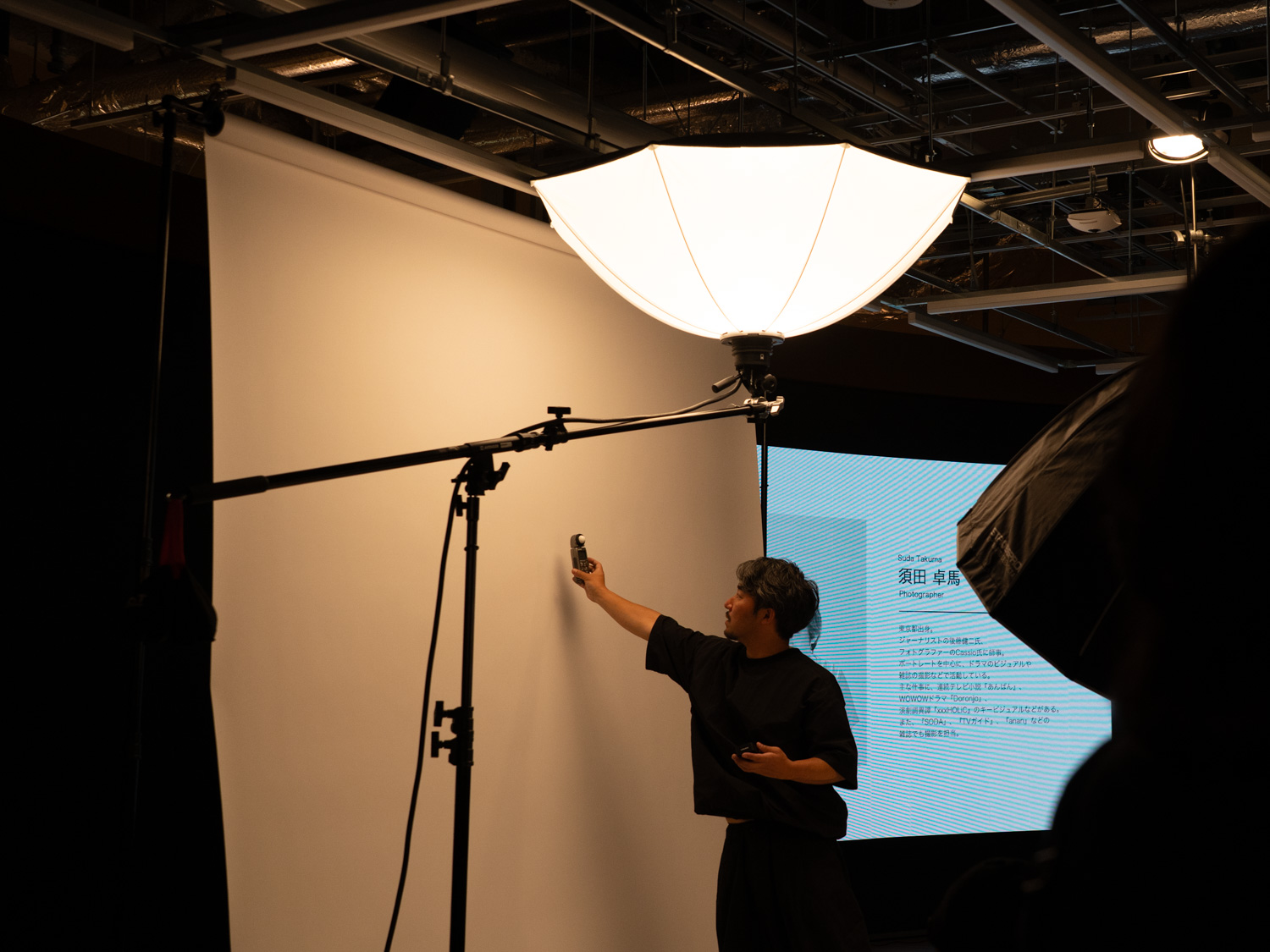 照明機材の協力に銀一が入っており、出演者としても使ってみたかった機材を使える良い機会になったという