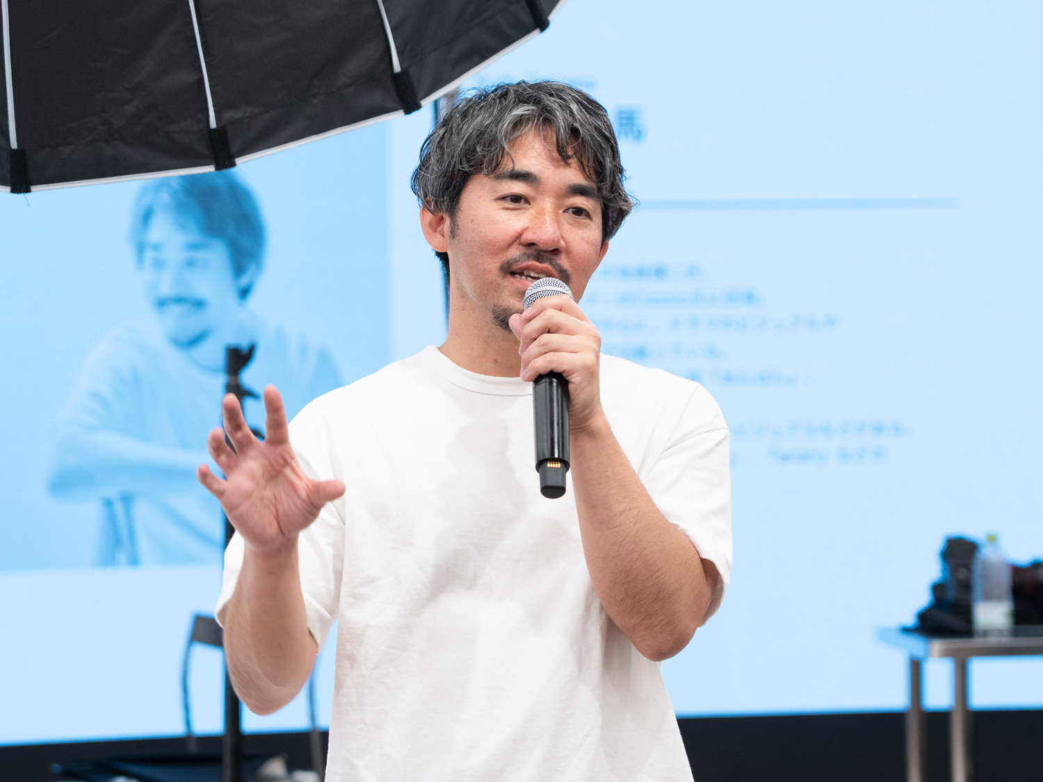 須田卓馬さん（<a href="https://www.instagram.com/takuma_suda_photography/">@takuma_suda_photography</a>）は「パッキリ」としたライティングがテーマ