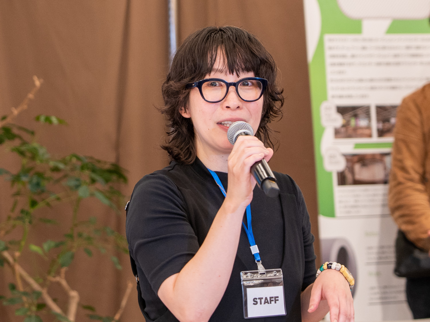 銀色の素材も使って「夏」の日差しを表現した福井麻衣子さん（<a href="https://www.instagram.com/caby_maiko/">@caby_maiko</a>）