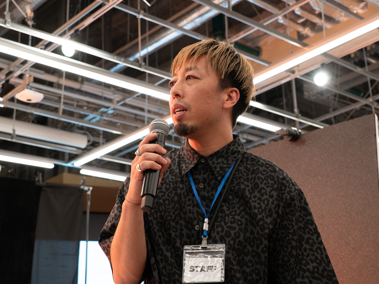 松林真幸さん（<a href="https://www.instagram.com/matsubayashi_masayuki/">＠matsubayashi_masayuki</a>）は背景を暗く落として「陰影」を表現した