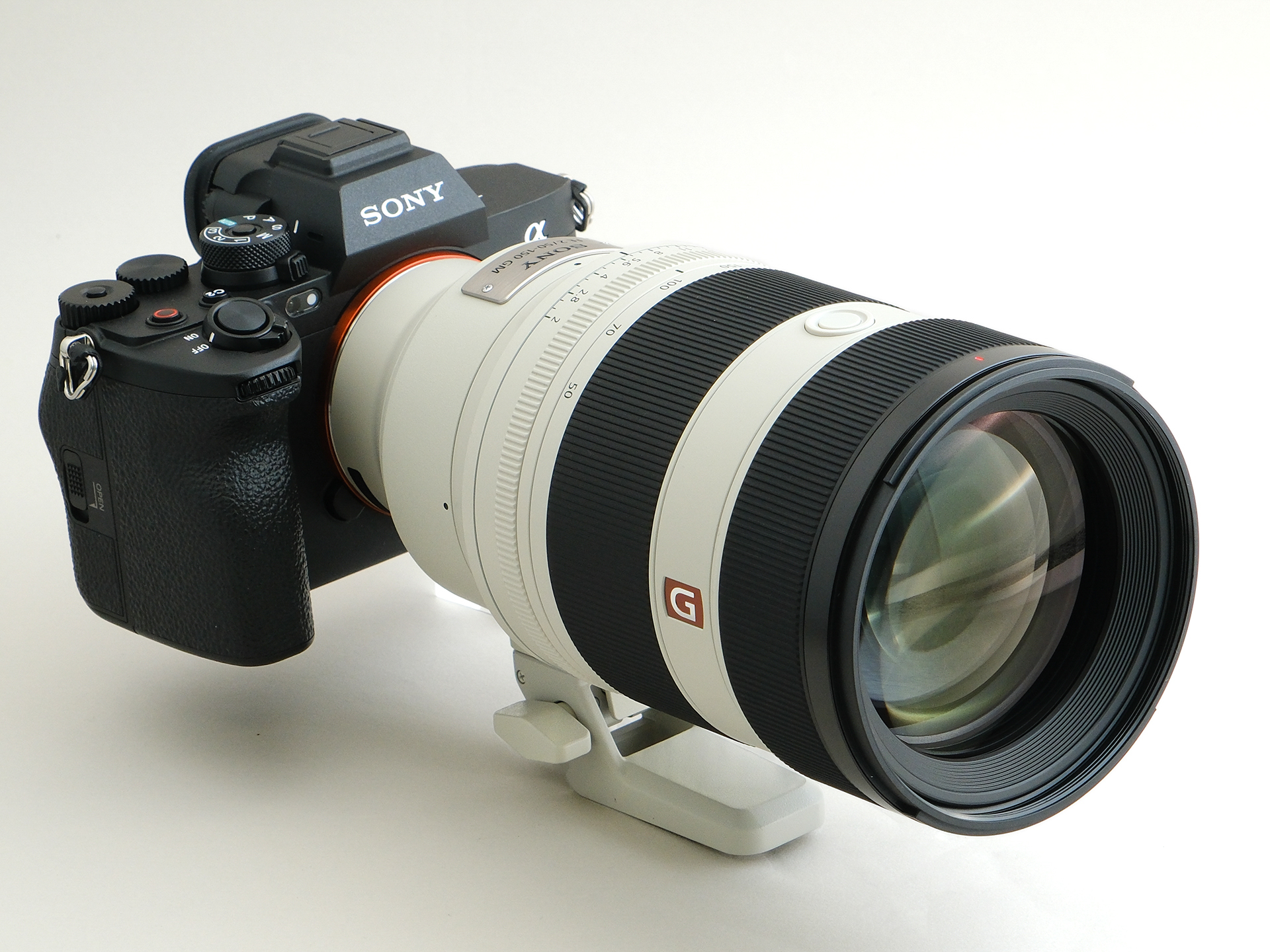 FE 50-150mm F2 GM。ボディはα7R V