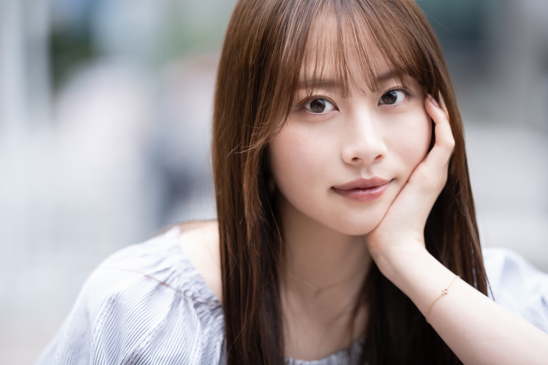 撮影：魚住誠一／モデル：十河茉由<br><span class="fnt-85">ソニー α7R V／FE 50-150mm F2 GM／150mm／マニュアル露出（1/500秒、F2.0）／ISO 200</span>