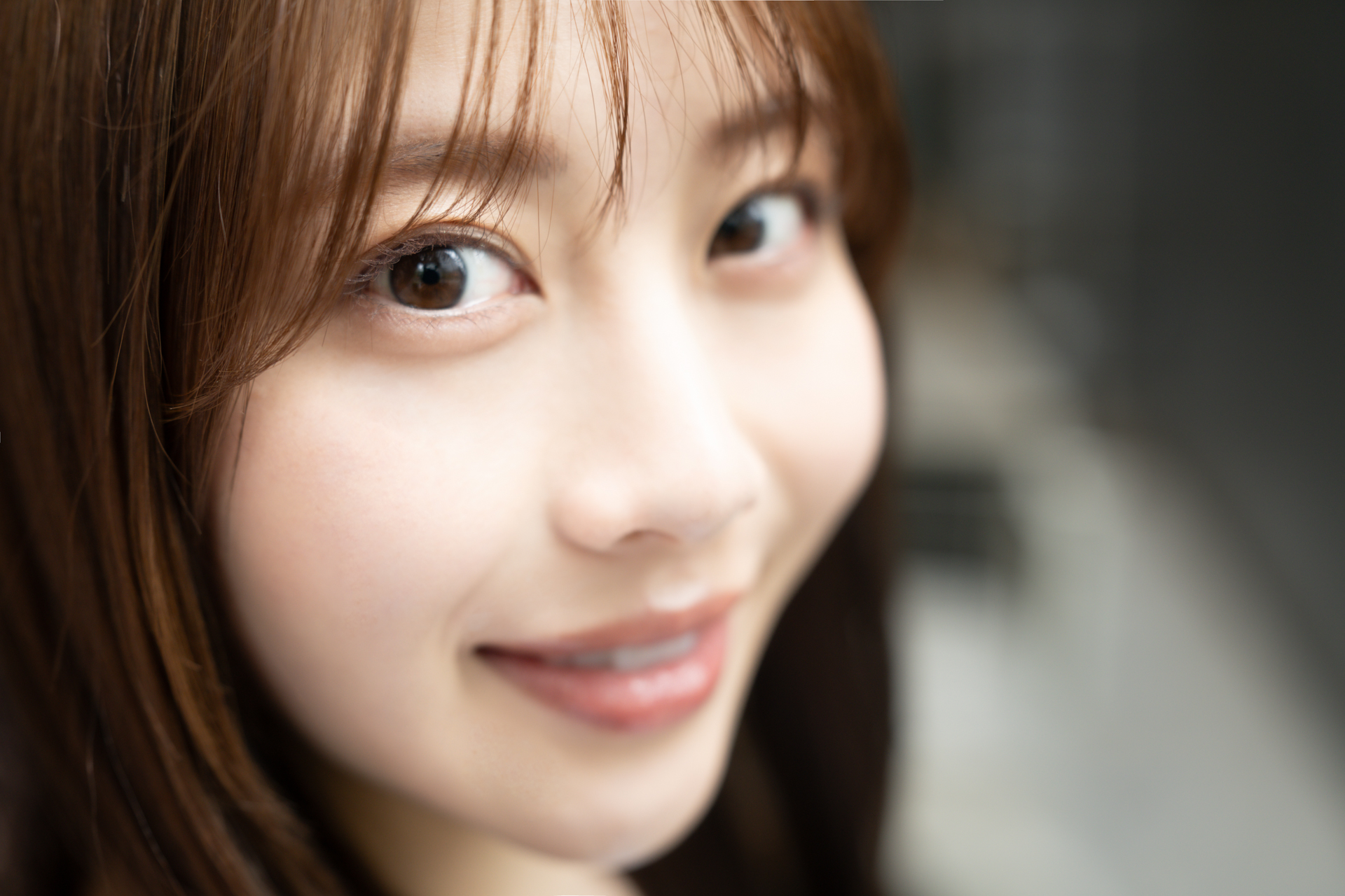 撮影：魚住誠一／モデル：十河茉由<br><span class="fnt-85">ソニー α7R V／FE 50-150mm F2 GM／50mm／マニュアル露出（1/200秒、F2.8）／ISO 400</span>