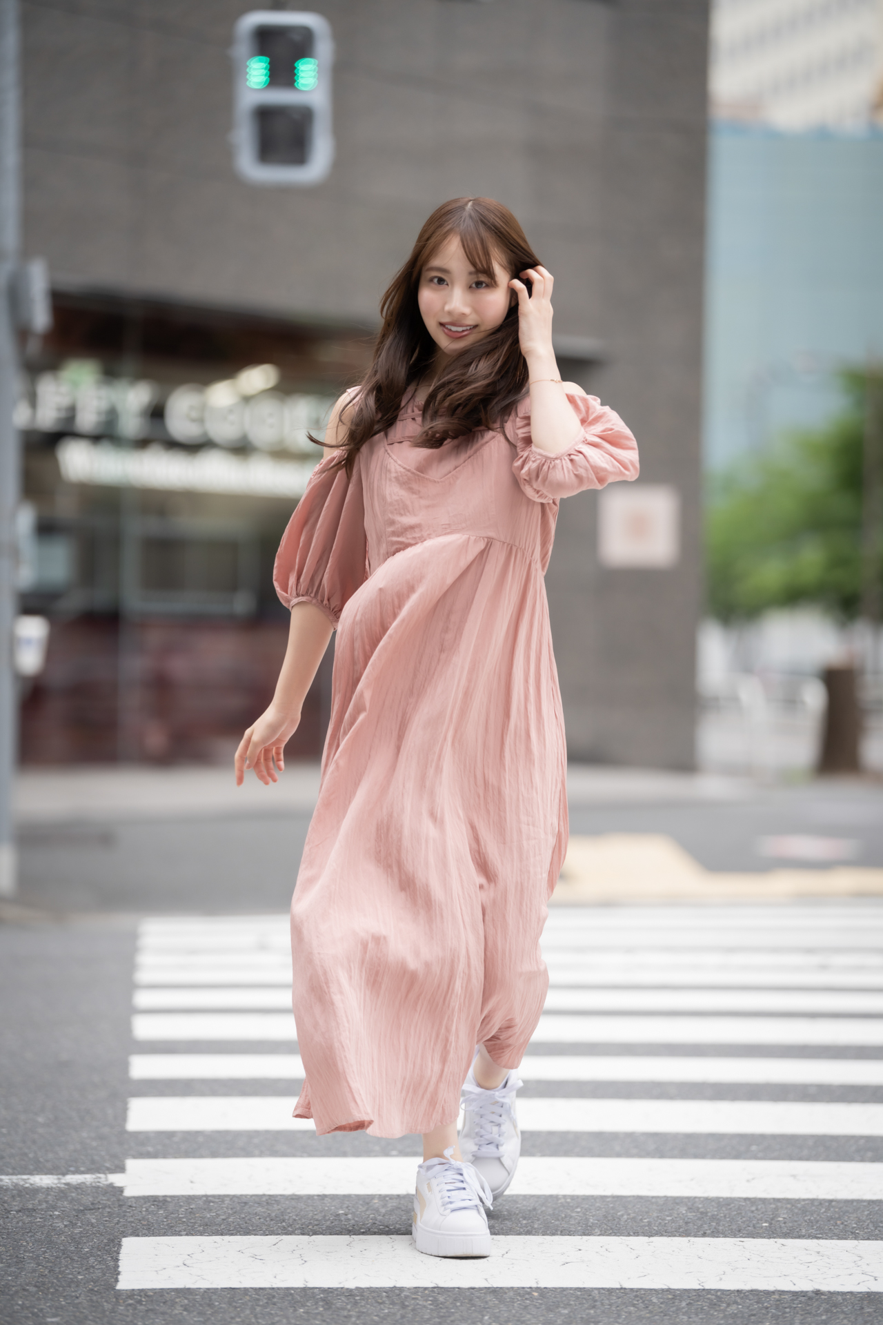 撮影：魚住誠一／モデル：十河茉由<br><span class="fnt-85">ソニー α7R V／FE 50-150mm F2 GM／100mm／マニュアル露出（1/1,250秒、F2.0）／ISO 400</span>