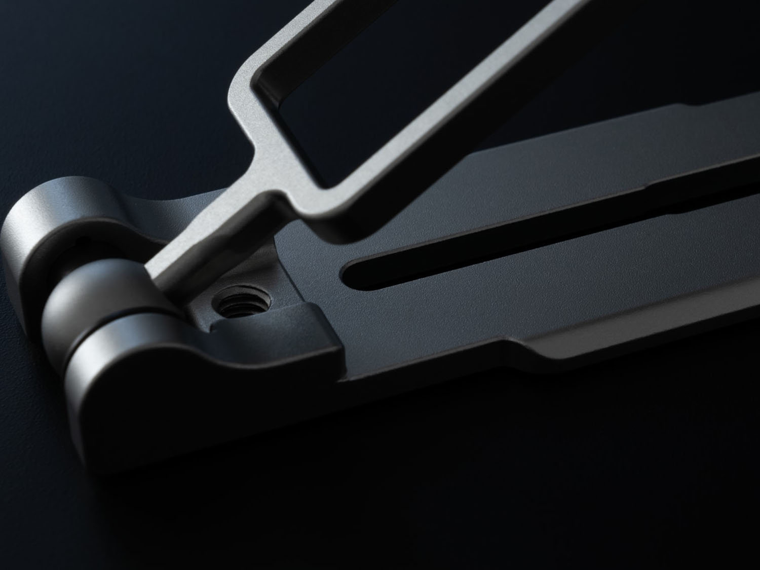 根本の関節にはボールジョイントを採用