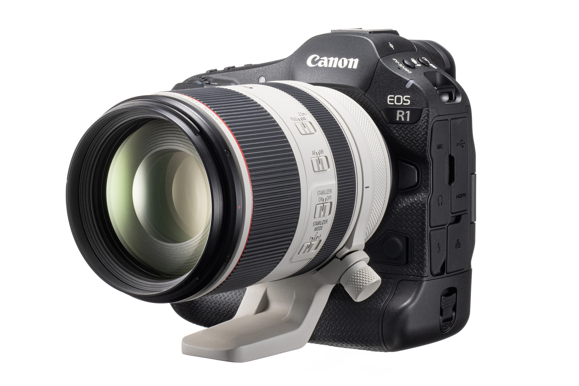 発売日：2024年11月29日<br>キヤノンオンラインショップ参考価格（税込）：108万9,000円（ボディ）<br>　<br><b>●SPECIFICATION</b><br>映像エンジン：DIGIC X ＆ DIGIC Accelerator<br>有効画素数：約2,420万画素<br>常用感度：ISO 100～102400<br>最高連写速度：約40コマ/秒（電子）、約12コマ/秒（メカ）<br>最高シャッター速度：1/64,000秒（電子）、1/8,000秒（メカ）<br>手ブレ補正：周辺協調制御＆5軸対応、中央8.5段、周辺7.5段<br>動画記録：6K/60p ほか<br>ファインダー：0.64型約944万ドット約0.9倍<br>外形寸法（W×H×D）：約157.6×149.5×87.3mm<br>質量（バッテリー・カード含む）：約1,115g