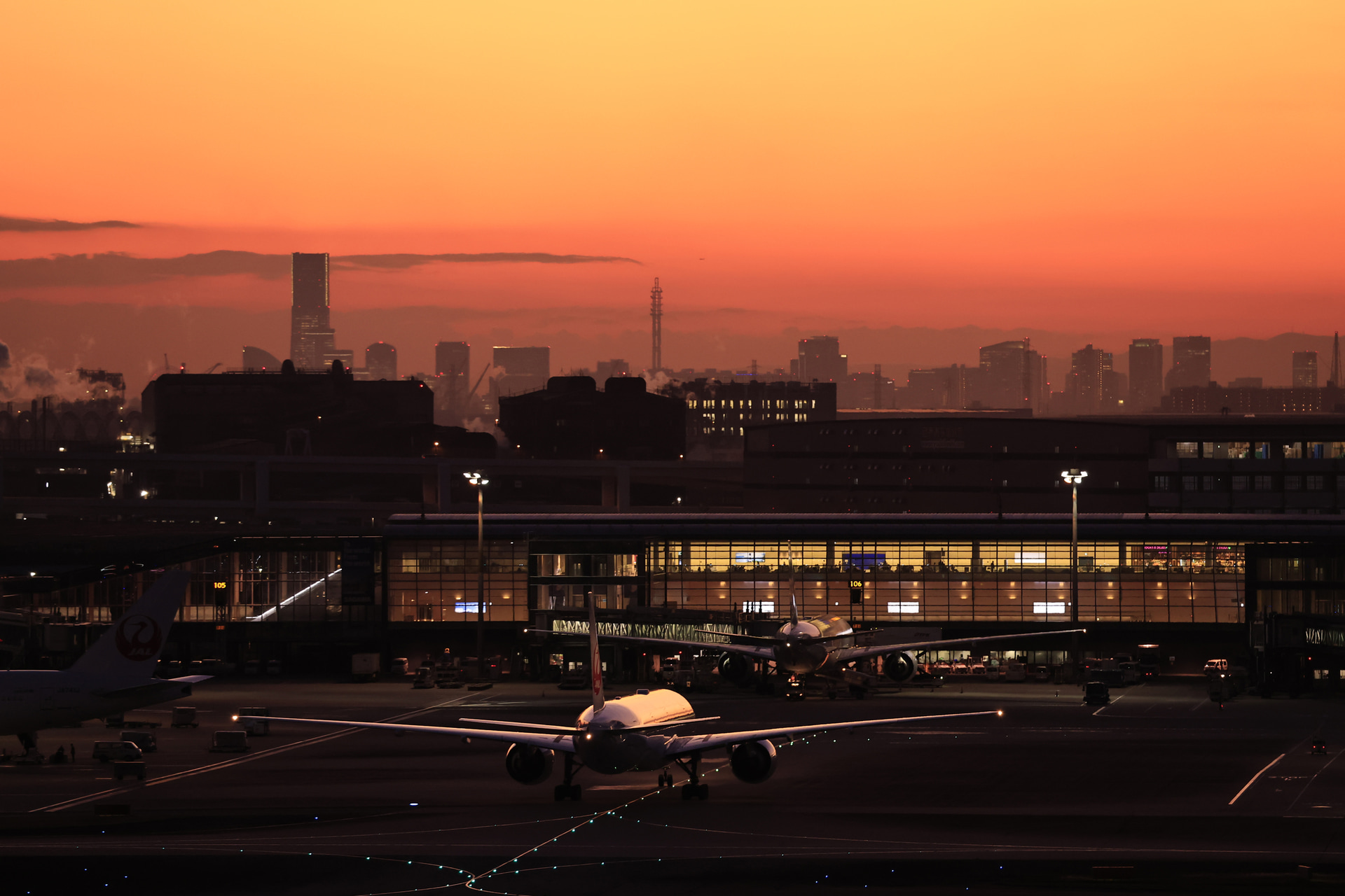 <span class="fnt-85">キヤノン EOS R1／RF100-300mm F2.8 L IS USM／300mm／絞り優先AE（F5.6、1/160秒、－0.7EV）／ISO 3200／WB：曇り</span>