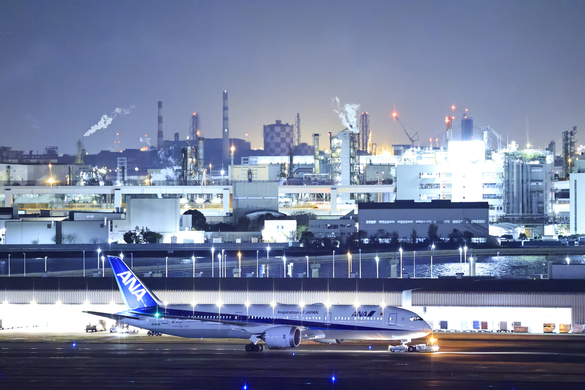 <span class="fnt-85">キヤノン EOS R1／RF100-300mm F2.8 L IS USM／300mm／マニュアル露出（F3.2、1/50秒）／ISO 102400／WB：オート</span>