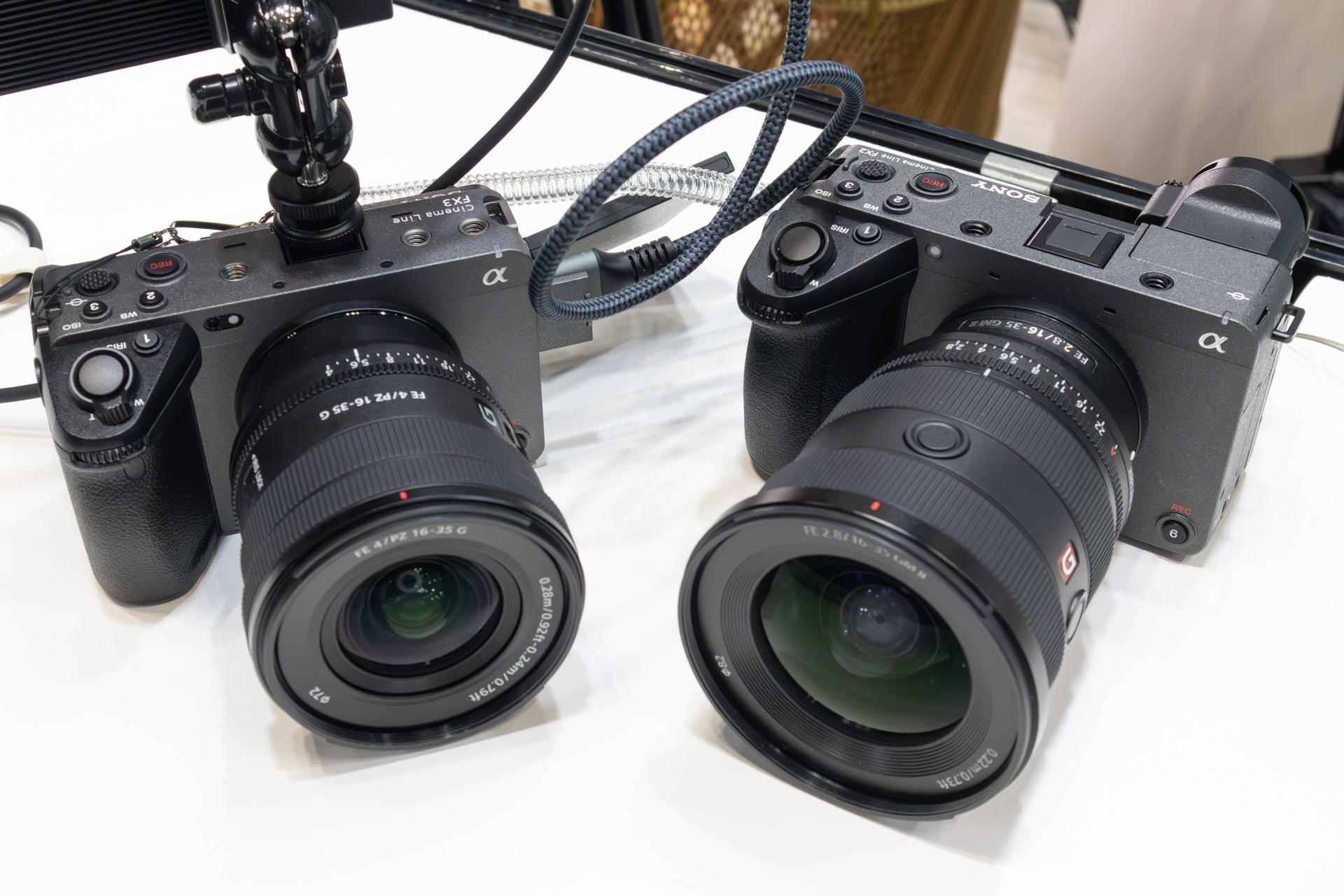 FX3（左）とFX2（右）