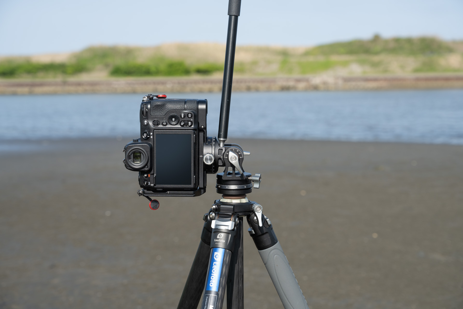 縦位置撮影はパノラマヘッドを回転させる。素早く縦位置転換が可能