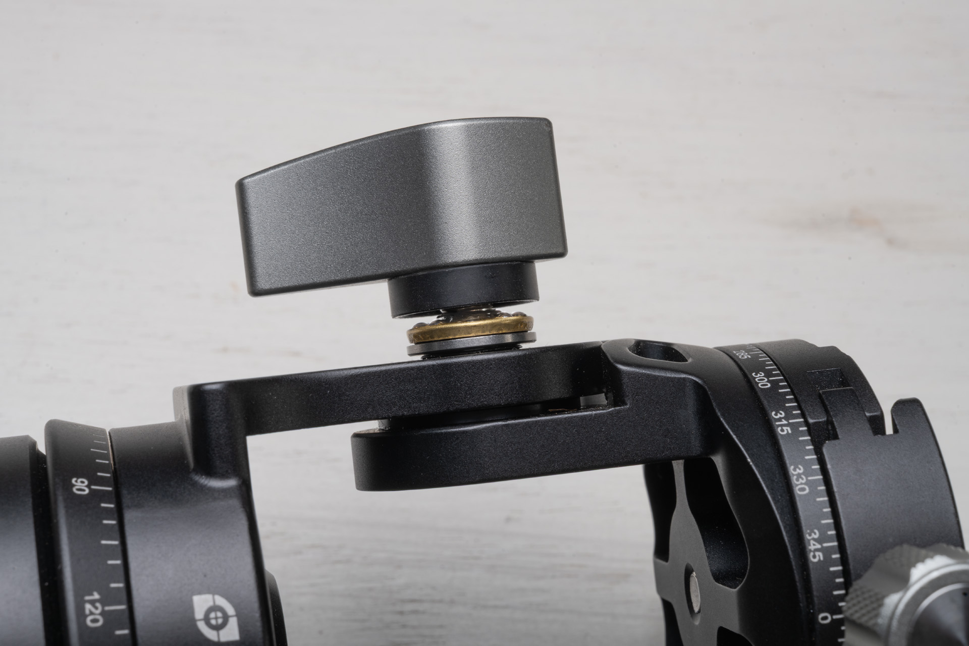 与圧機構のベアリング。シンプルな構造でスムーズな動き