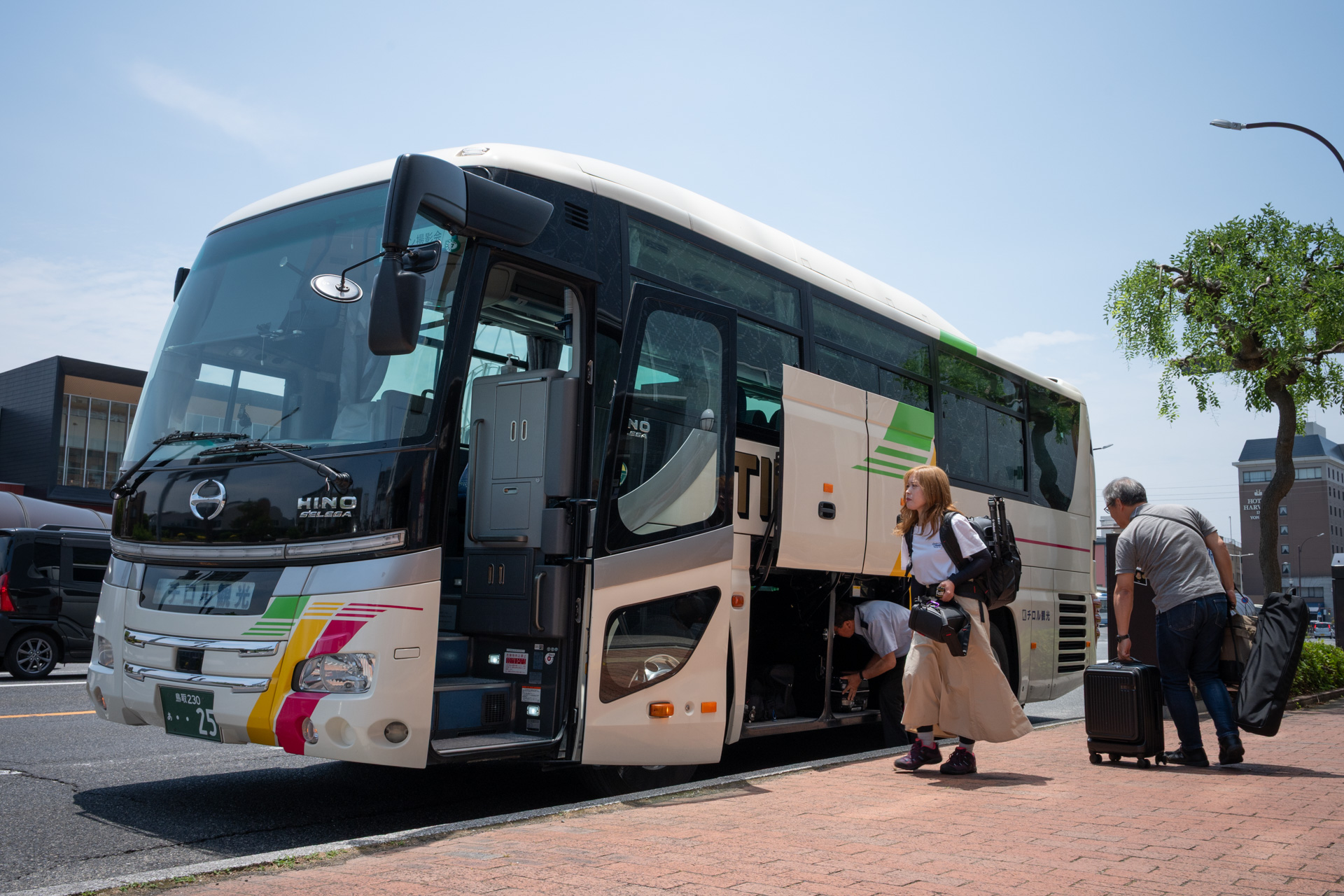 移動はすべて貸切バス