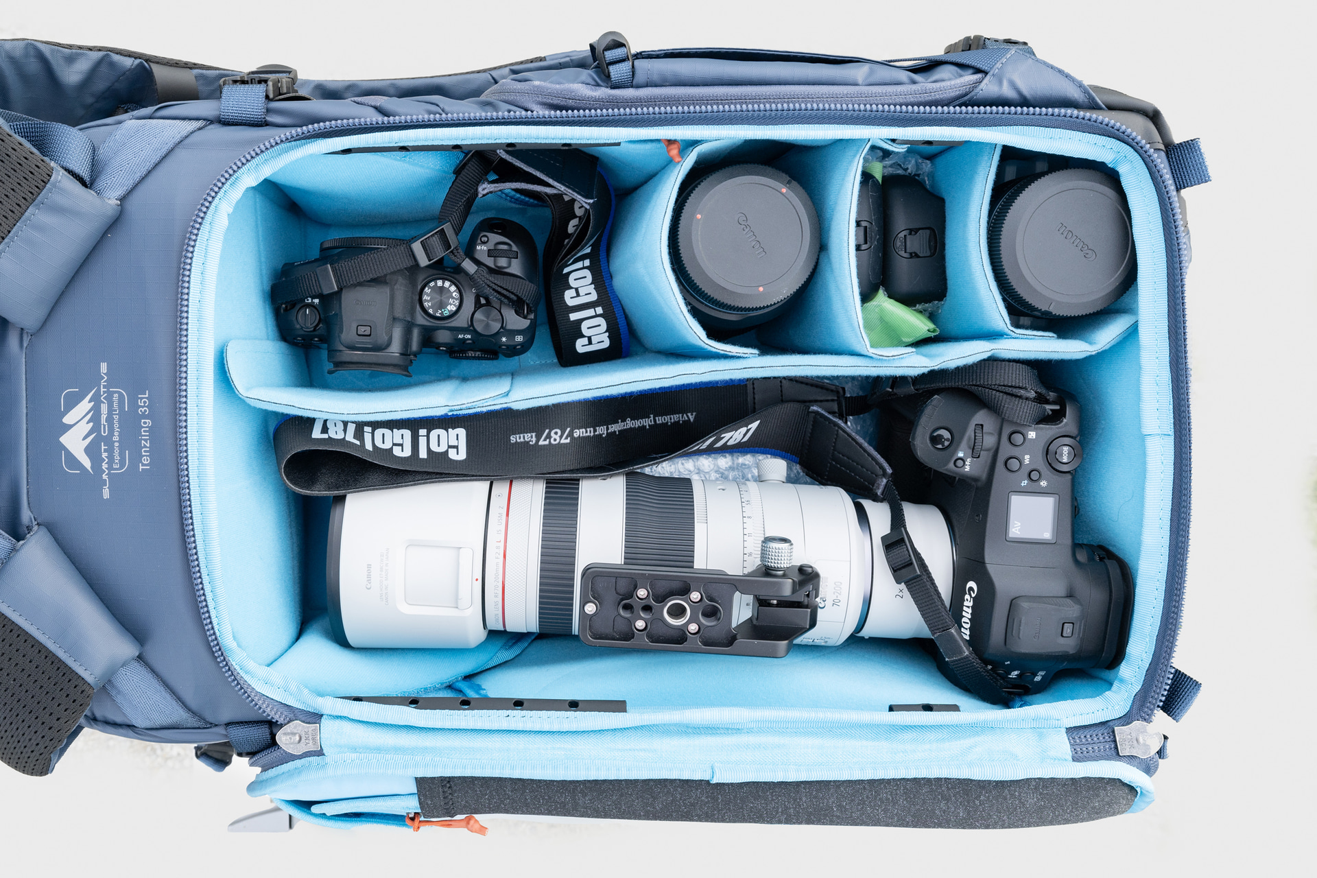 望遠ズームを装着したEOS R1を収納できる