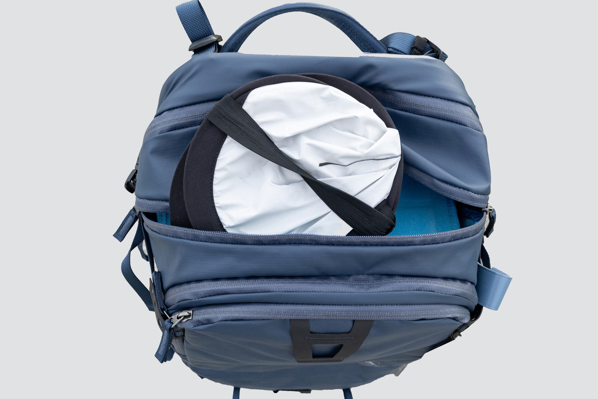 上部気室に忍者レフを入れると機内撮影で便利