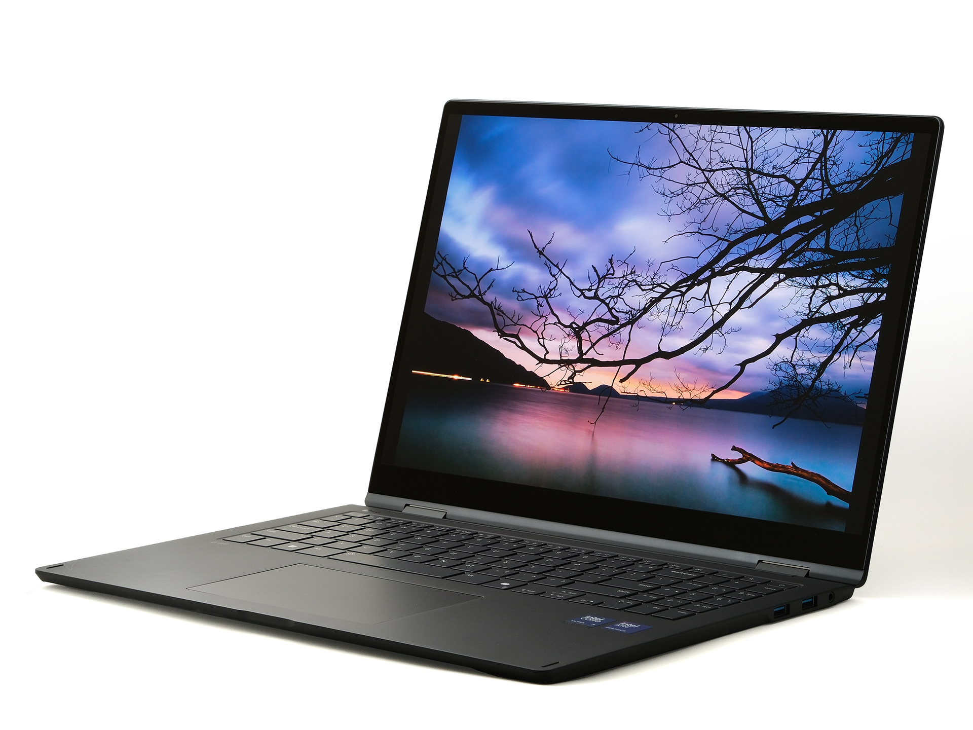 ・OS：Windows 11 Home<br>・プロセッサー：インテル® Core™ Ultra 7 プロセッサー 255H<br>・メモリ：16GB<br>・グラフィック：インテル Arc グラフィックス 140T<br>・ディスプレイ：16インチ／16:10／IPS／DCI-P3 99%<br>・外部モニター出力：HDMI、USB Type-C<br>・内蔵ストレージ：1TB<br>・外形寸法：357.3×253.8×12.9mm<br>・重量：1,399g