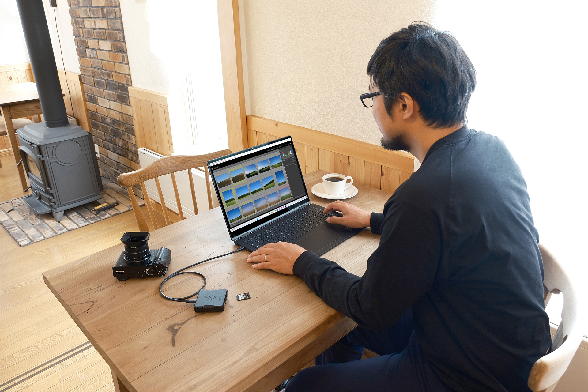 明るい室内でも視認性が良いディスプレイ。解像度も高く、細かいところまで視認できる