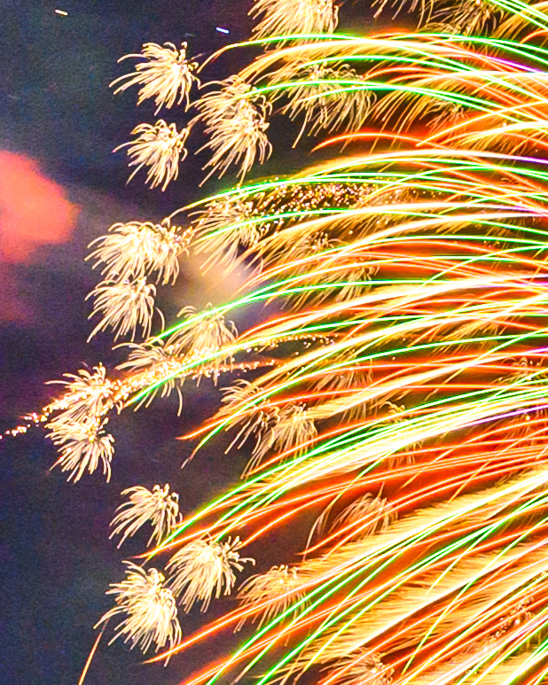 新搭載されたDeepPRIME 3を適用すると、繊細な花火の光や山肌のディテールを残しつつ、ノイズが消えた滑らかな画像を得られる。処理時間が長い分、ディテール処理に優れるというDeepPRIME XD2sと比べても結果にほぼ遜色がない