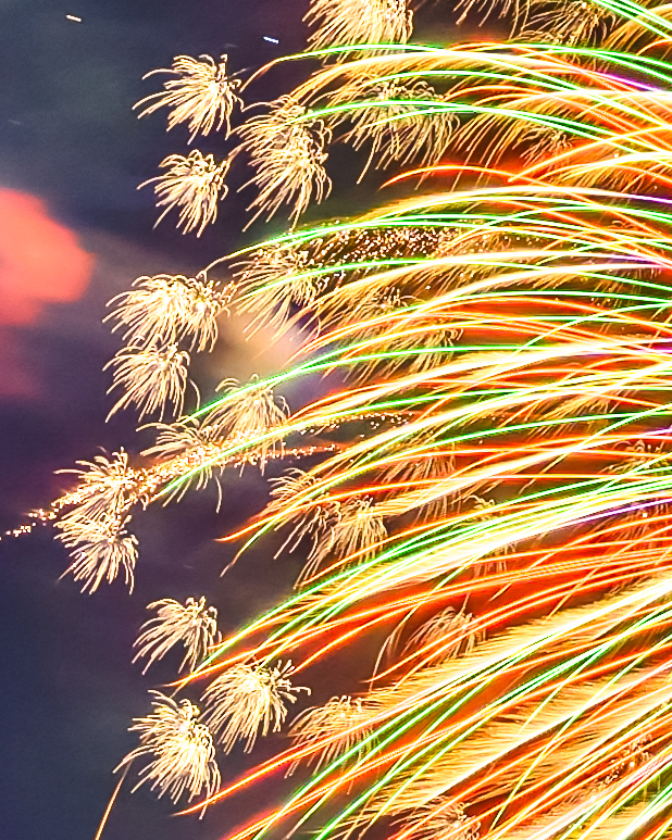 新搭載されたDeepPRIME 3を適用すると、繊細な花火の光や山肌のディテールを残しつつ、ノイズが消えた滑らかな画像を得られる。処理時間が長い分、ディテール処理に優れるというDeepPRIME XD2sと比べても結果にほぼ遜色がない