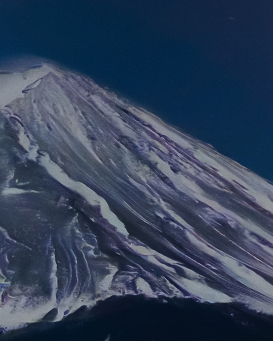 新搭載されたDeepPRIME 3を適用すると、繊細な花火の光や山肌のディテールを残しつつ、ノイズが消えた滑らかな画像を得られる。処理時間が長い分、ディテール処理に優れるというDeepPRIME XD2sと比べても結果にほぼ遜色がない