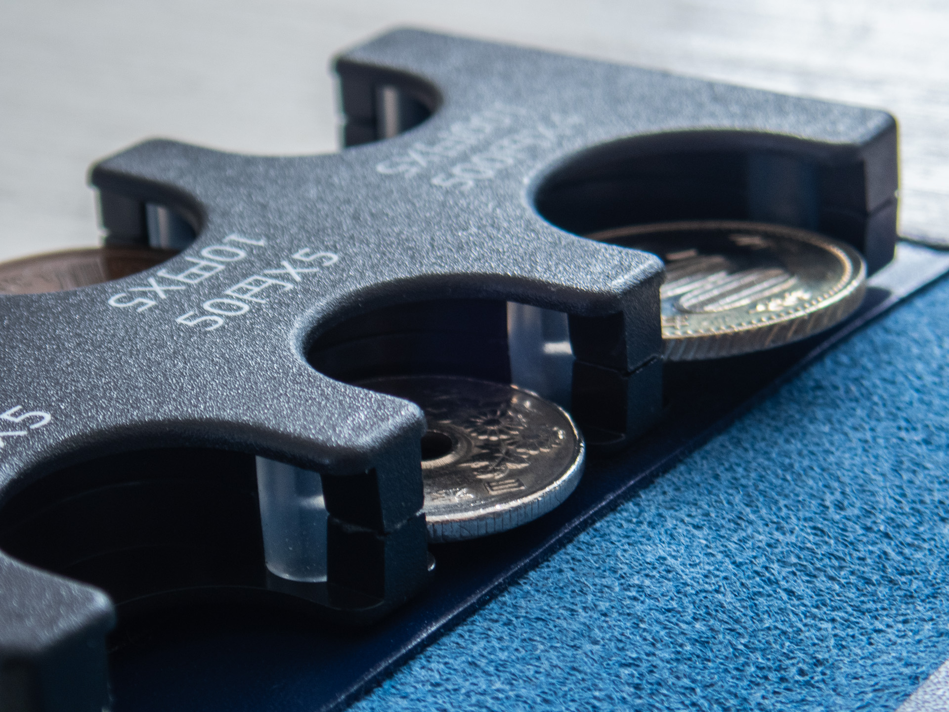 小銭はしっかり保持される。全てに小銭を入れると総額2,830円