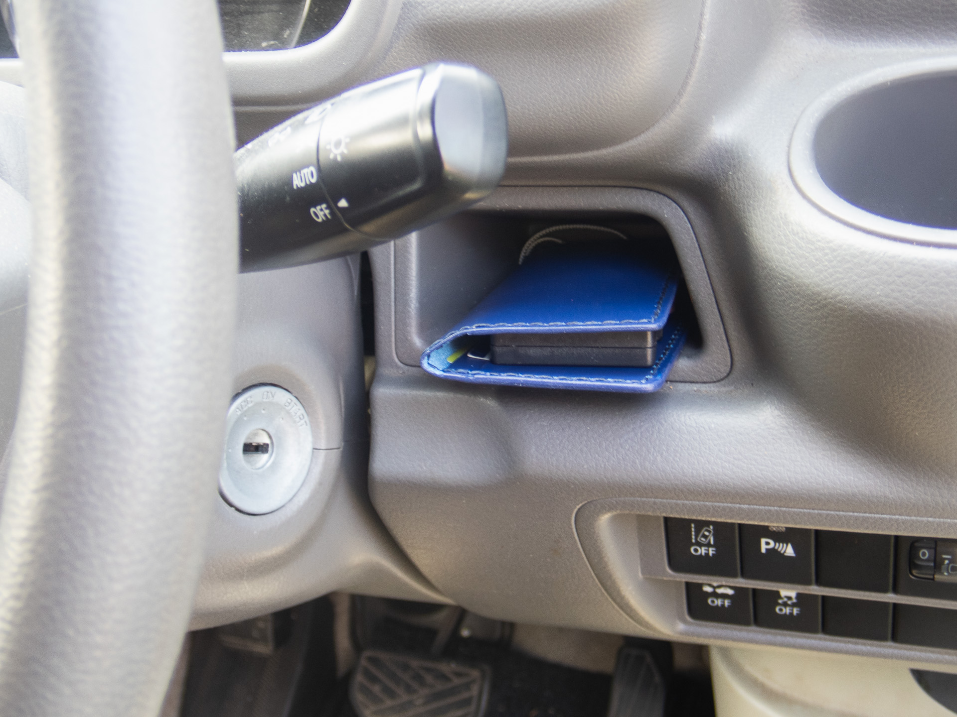 ダッシュボードハンドル脇