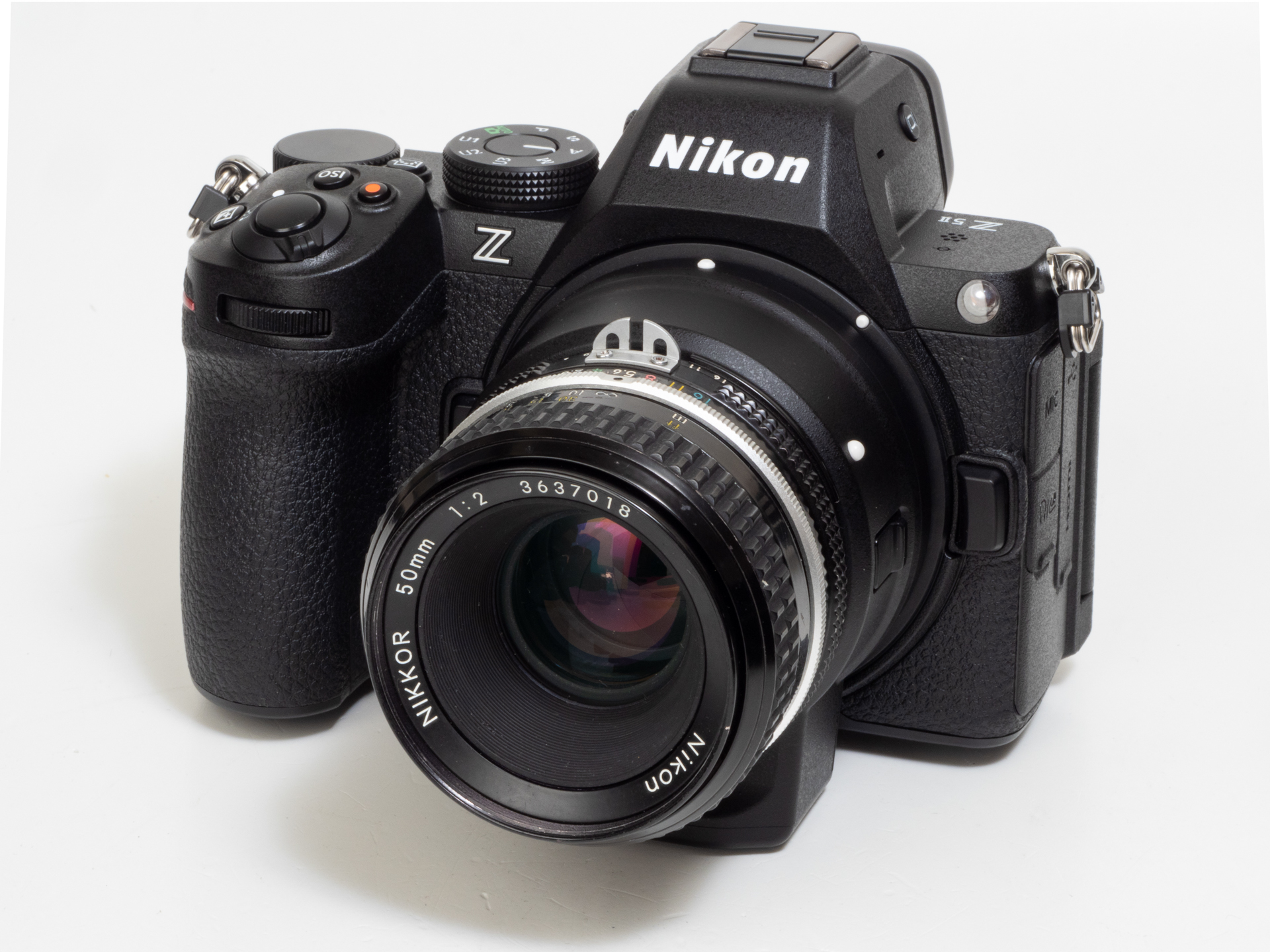 ニコンZ5IIにFTZアダプターを使用して、Aiニッコール50mm F2を装着。ゴム巻きのモダンなデザインになりましたが、これは好みが分かれるところですね。