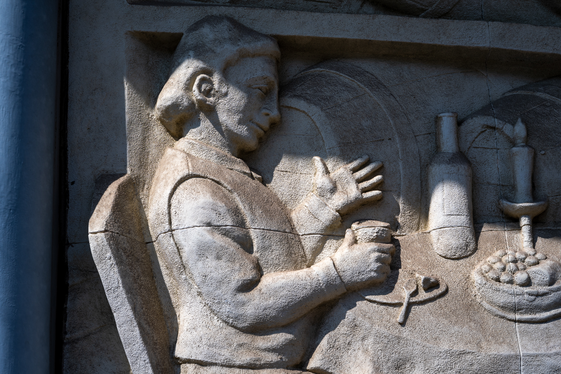 明暗の差が大きな条件ですが、デフォルトでもバランスのよい描写です。カメラの性能とレンズの性能の共同作業のような。<br><span class="fnt-85">ニコン Z5II／ニッコールH・Cオート50mm F2／F8</span>