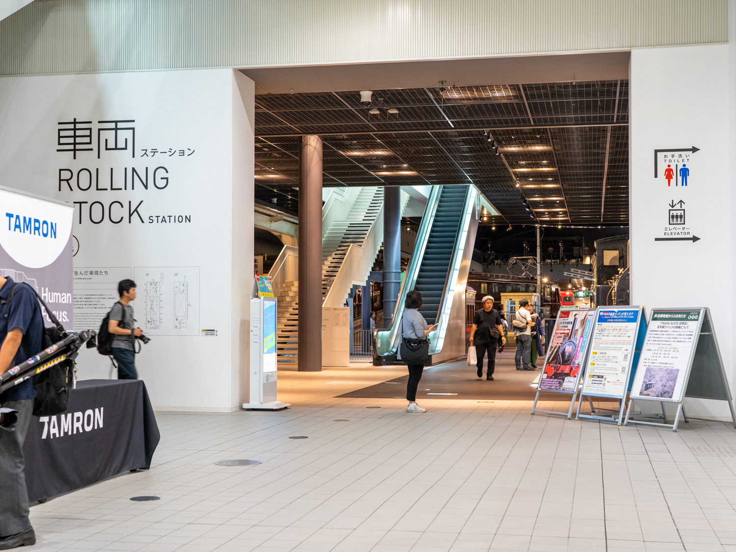 ナイトミュージアムは、車両の実物や鉄道史年表の展示を行なっている車両ステーション1階/2階を貸し切って実施された