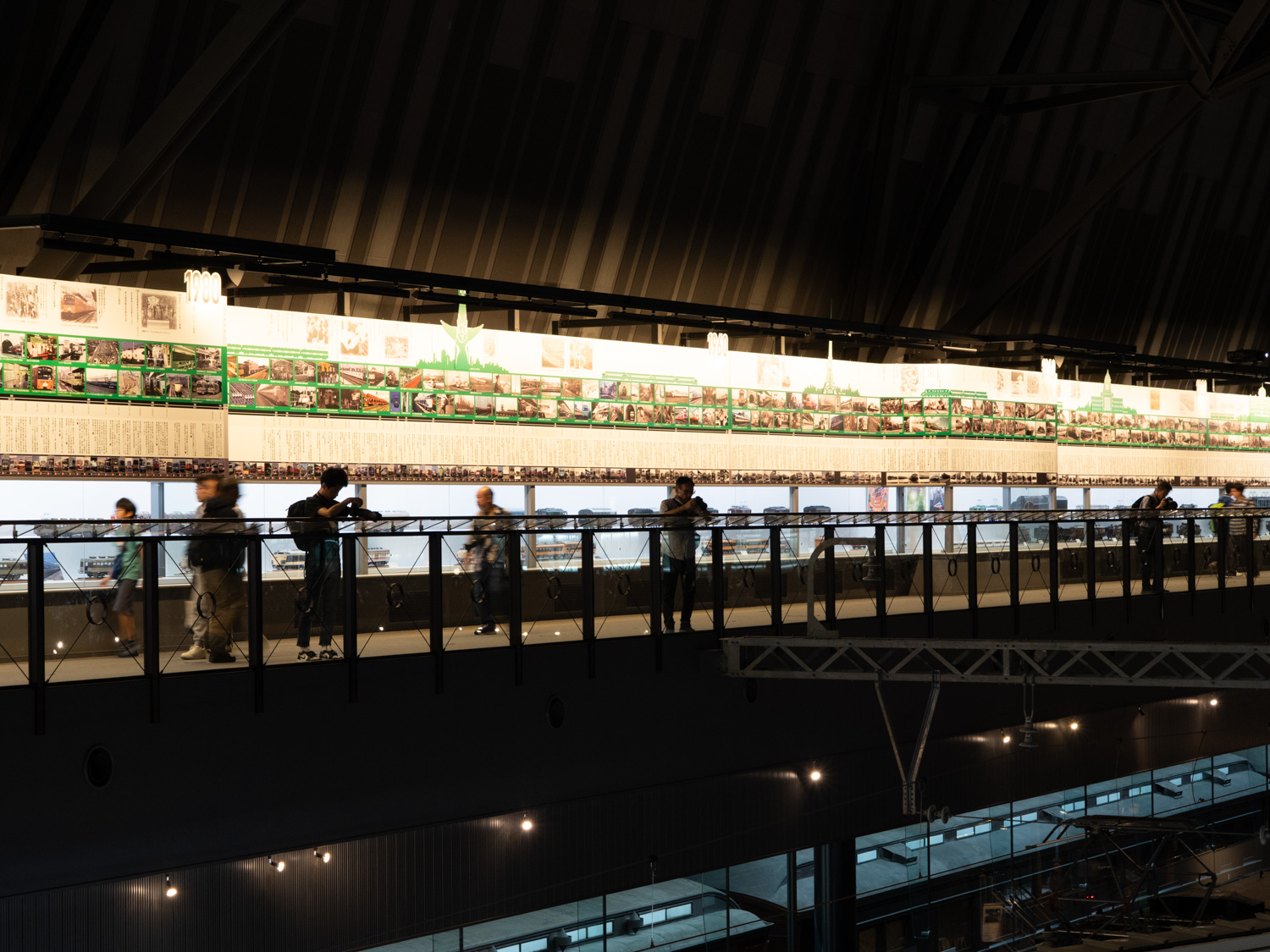 上階から俯瞰撮影する人も多かった