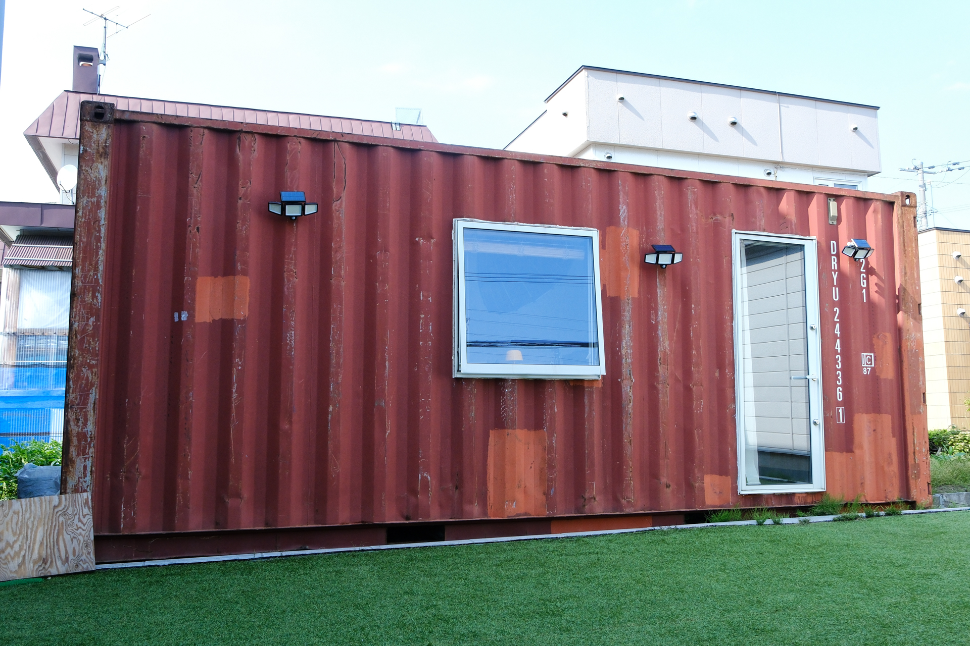 DAIGENさんが作り上げたコンテナスタジオ。動画編集はもちろん、ここで「DAIGEN TV」のYouTube配信も行っている