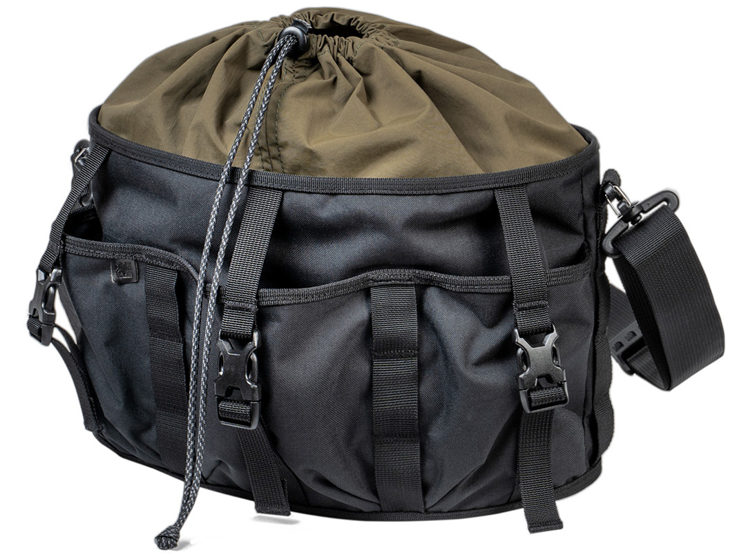 チャコールブラック