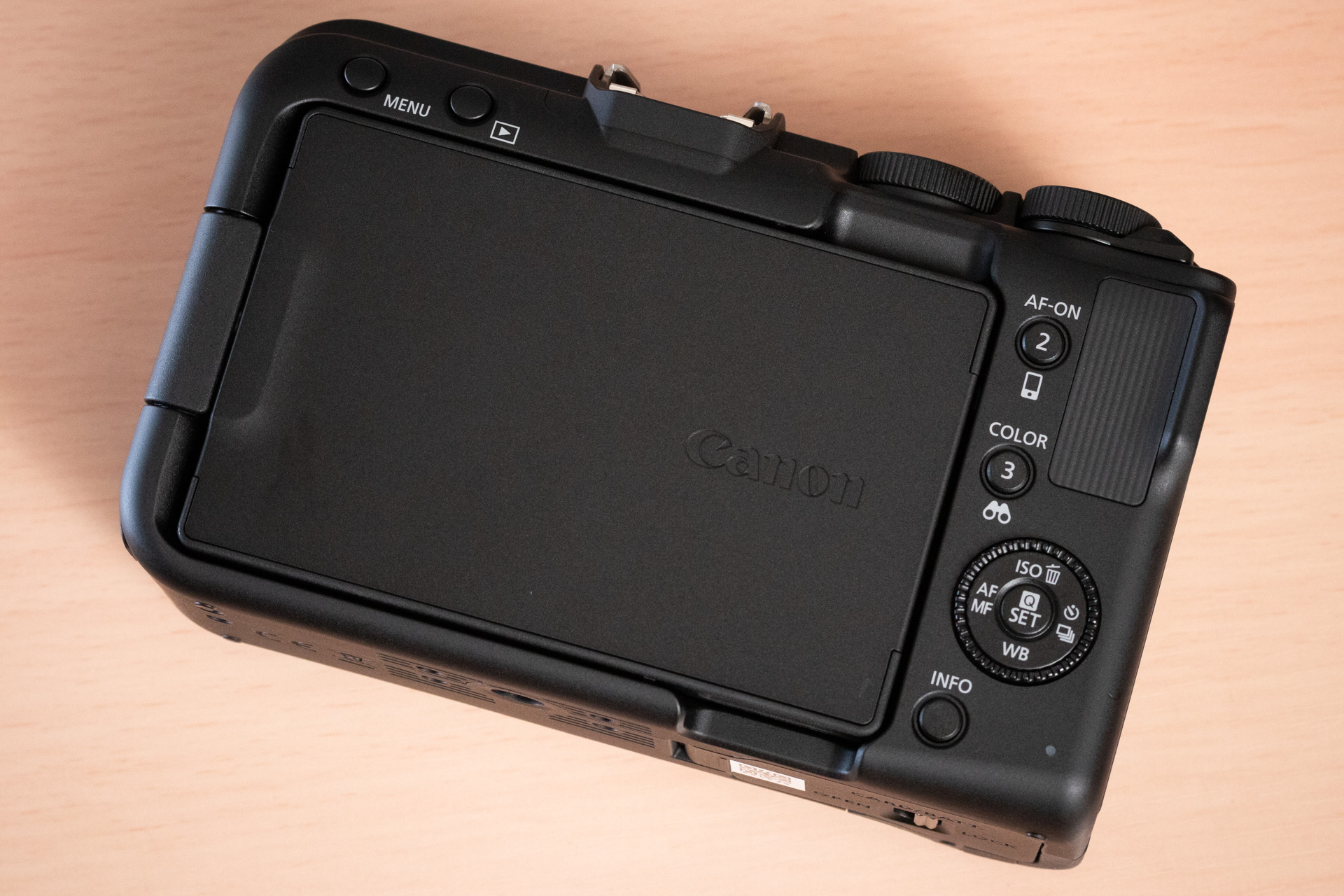 背面のボタンもEOS Rになじみのもの