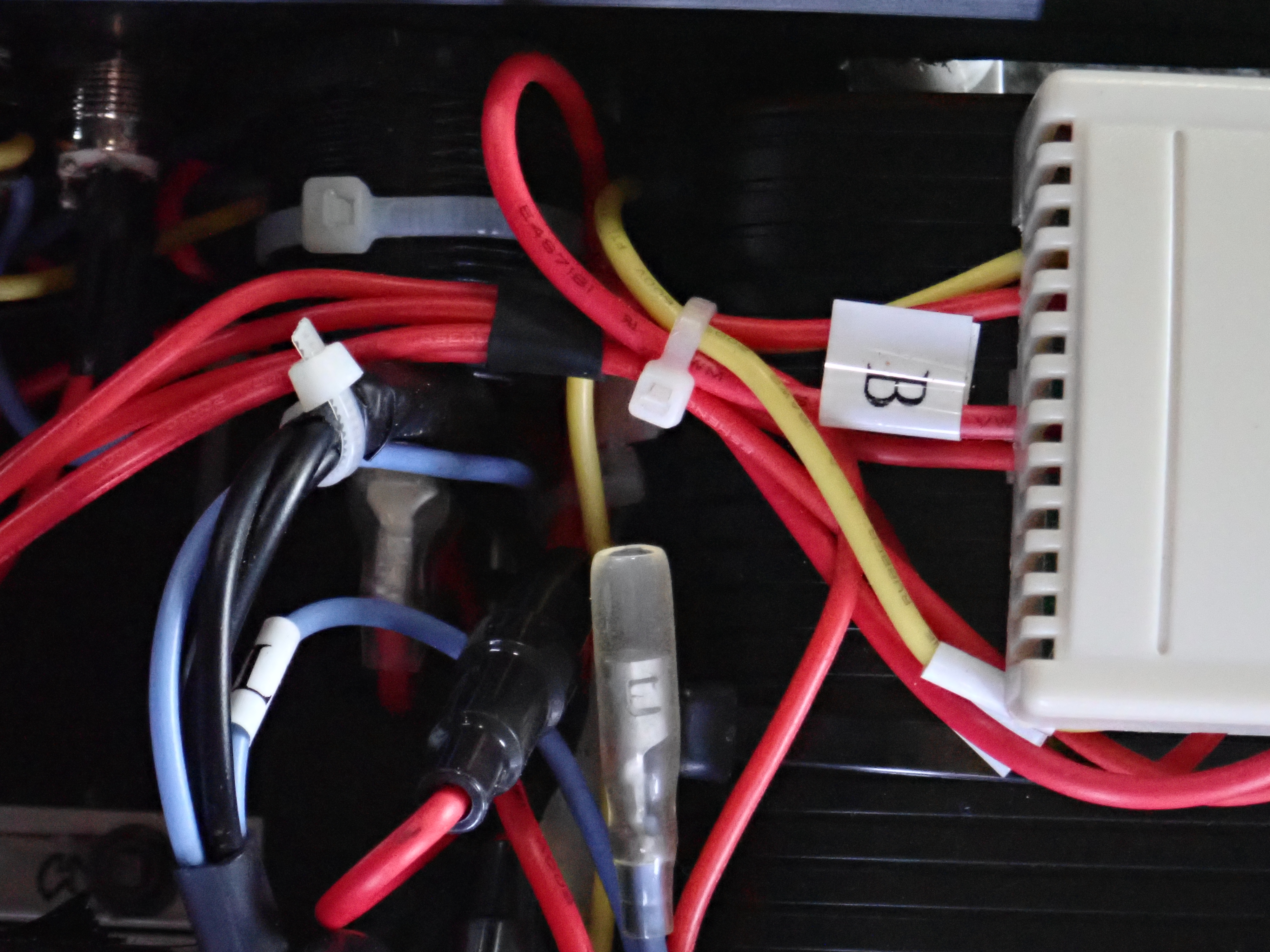 1番使うのは配線やネジの位置の記録メモ。バラす前に撮っておくと整備後、組み上げるときに間違いが少なくなるよね