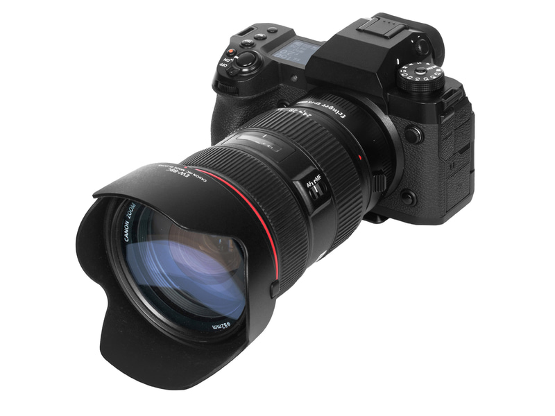 カメラ3台、キヤノン、カシオ、富士フイルム キヤノンEF→富士フイルムX用のレデューサー入りアダプター