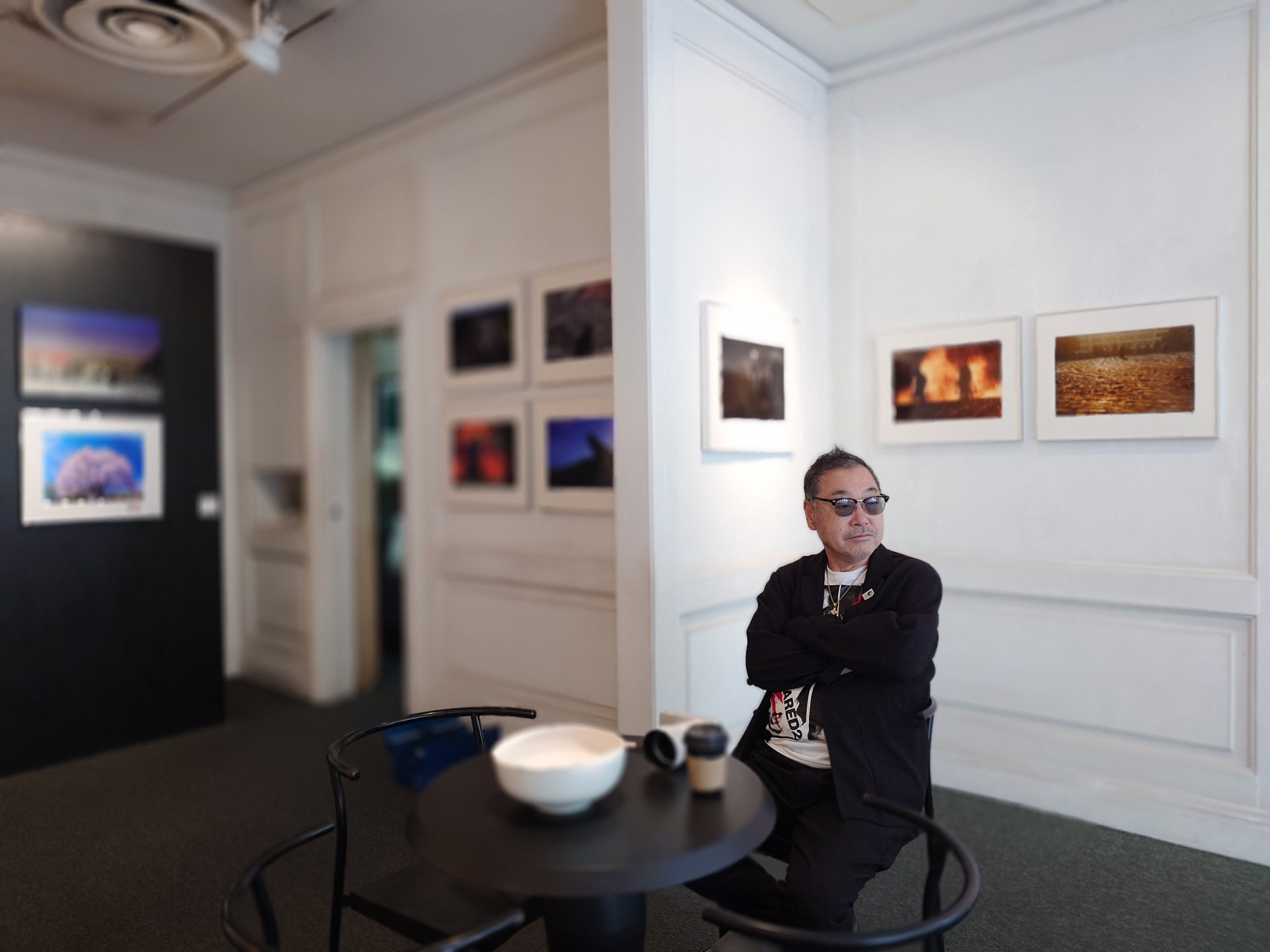 写真展初日、開場前の吉井画廊にて