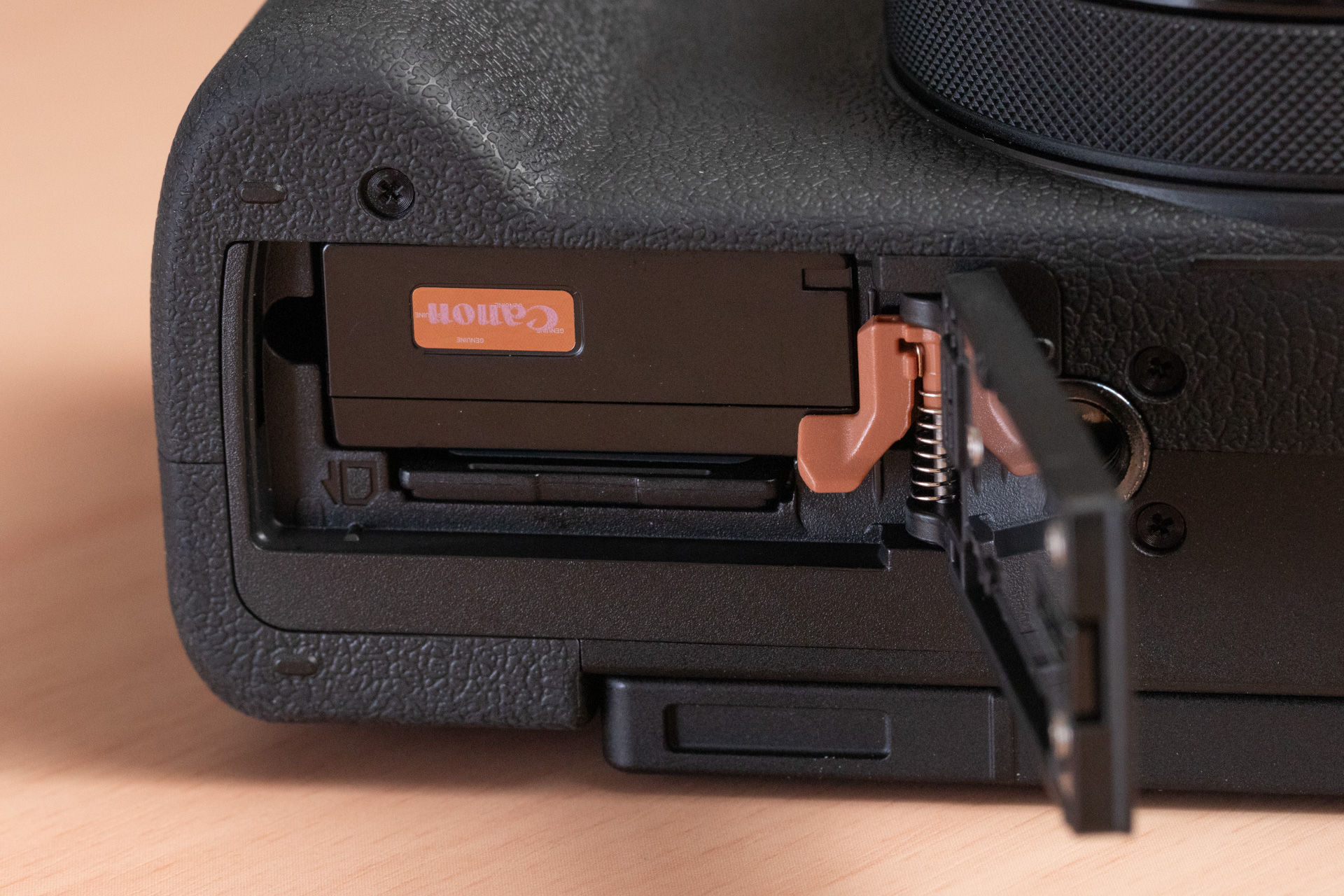 バッテリーは「LP-E17」