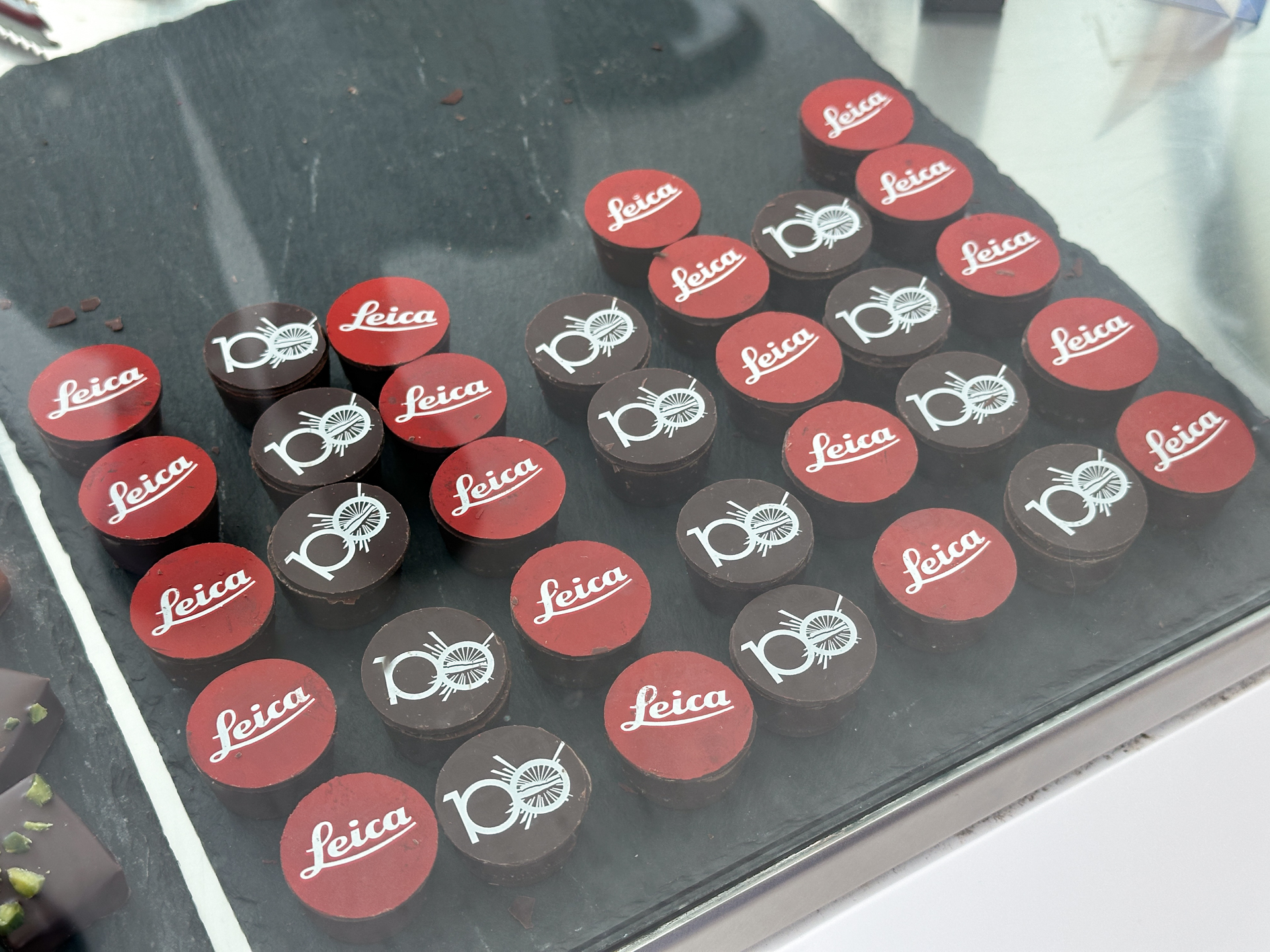 「カフェ・ライツ」のお菓子にも、100周年バージョンが登場