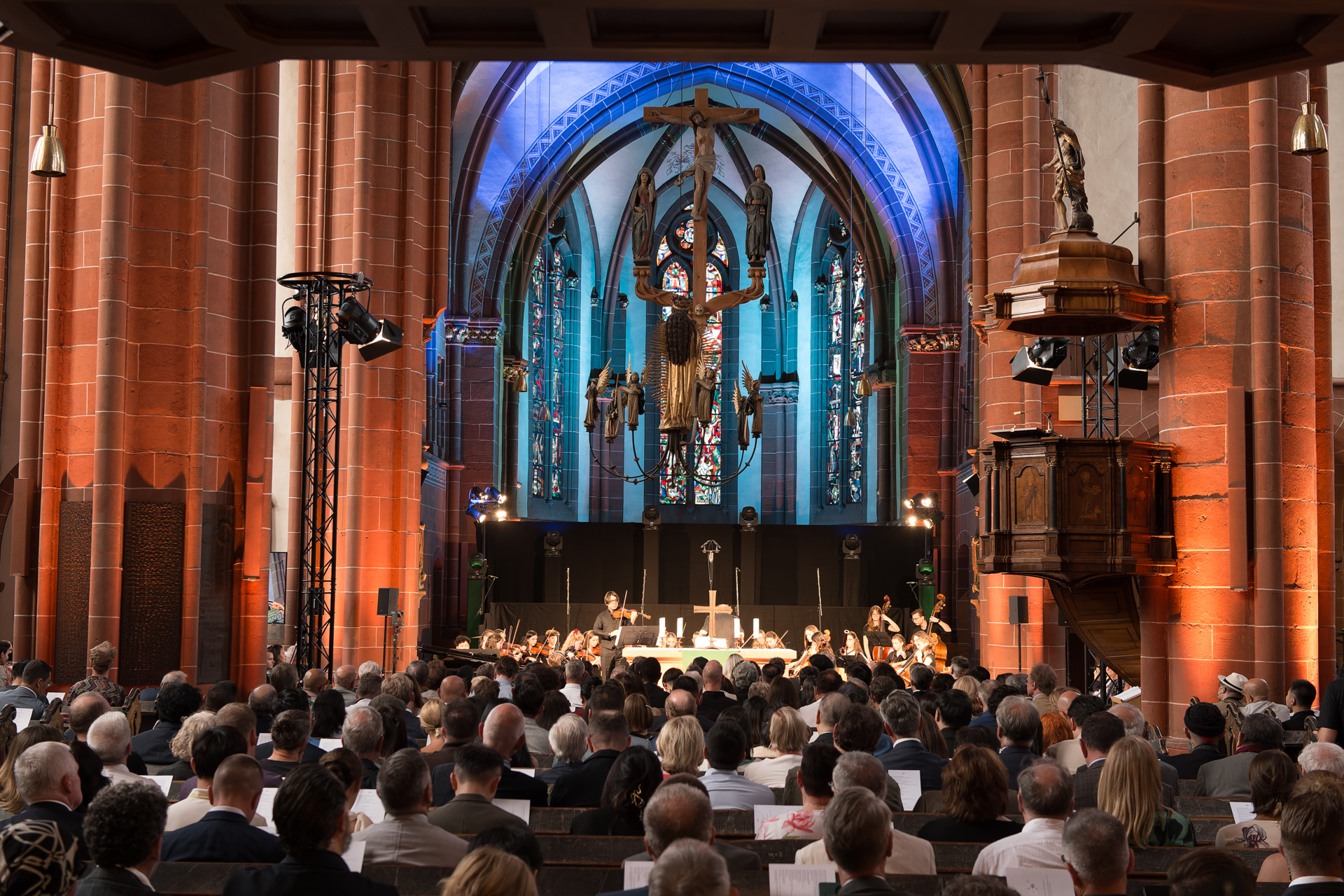 100周年記念イベントの一環として、ウェッツラー旧市街の聖堂で行われたコンサート。ザルツブルグの合奏団や、ライカ社員による「ライカ・クワイア」が出演