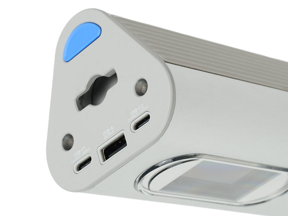 Ace E-Lockマウントに隣接してUSBポートを配置