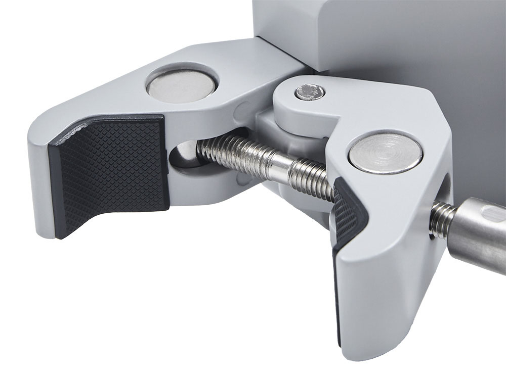 クランプは58.7mmまで開口する