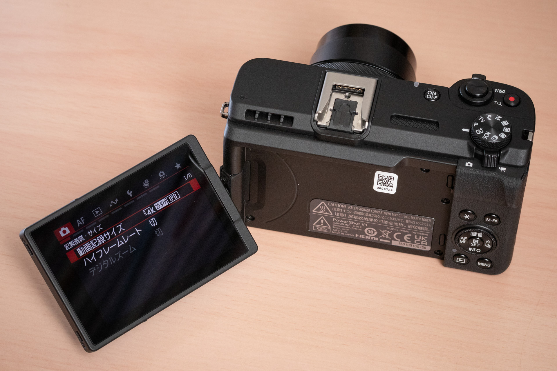 モニターはフリーアングル式